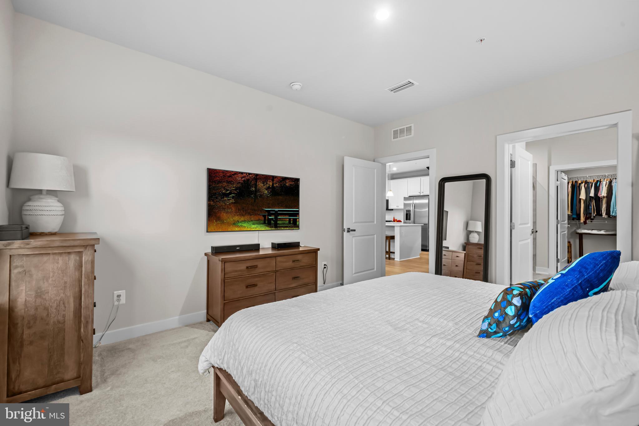 LOUDOUN VIEW CONDO FLATS - Residential