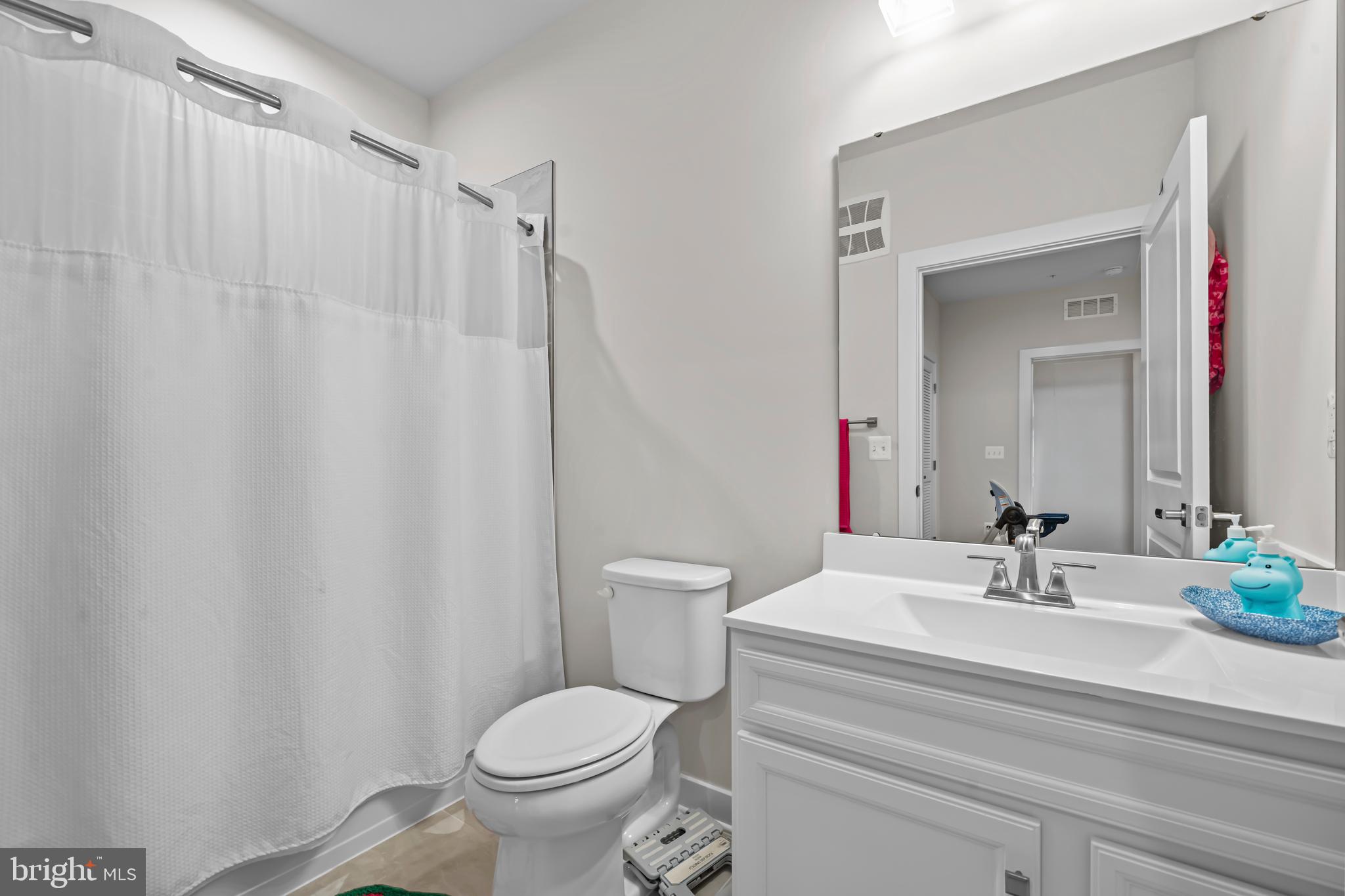 LOUDOUN VIEW CONDO FLATS - Residential