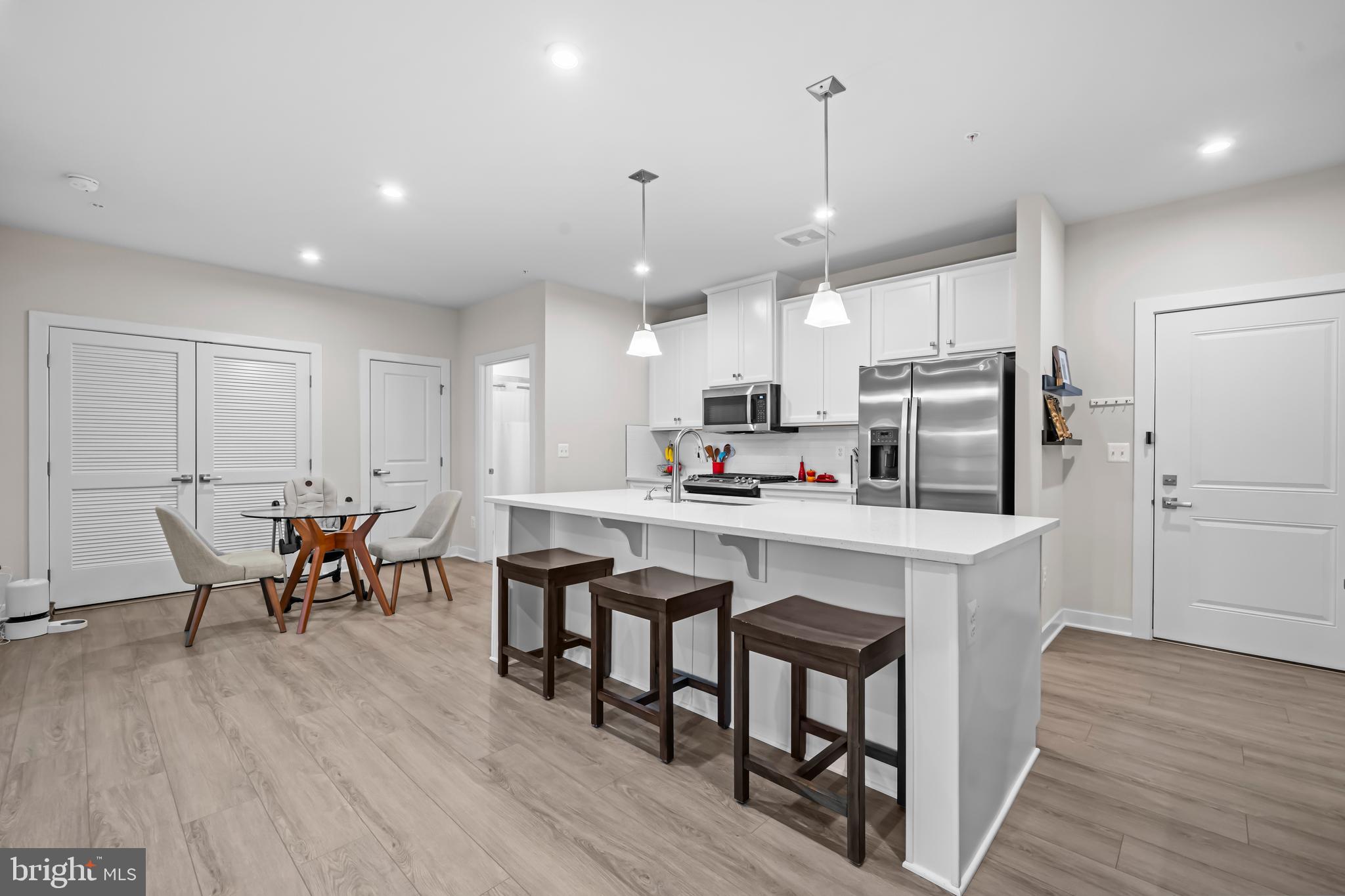 LOUDOUN VIEW CONDO FLATS - Residential