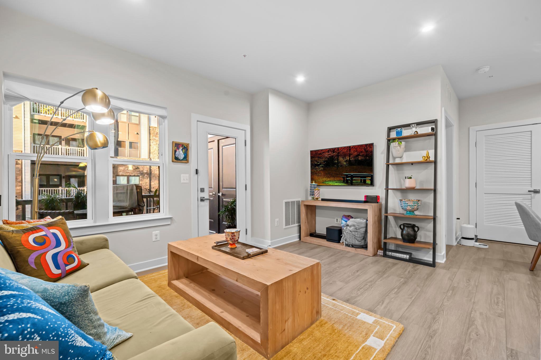 LOUDOUN VIEW CONDO FLATS - Residential