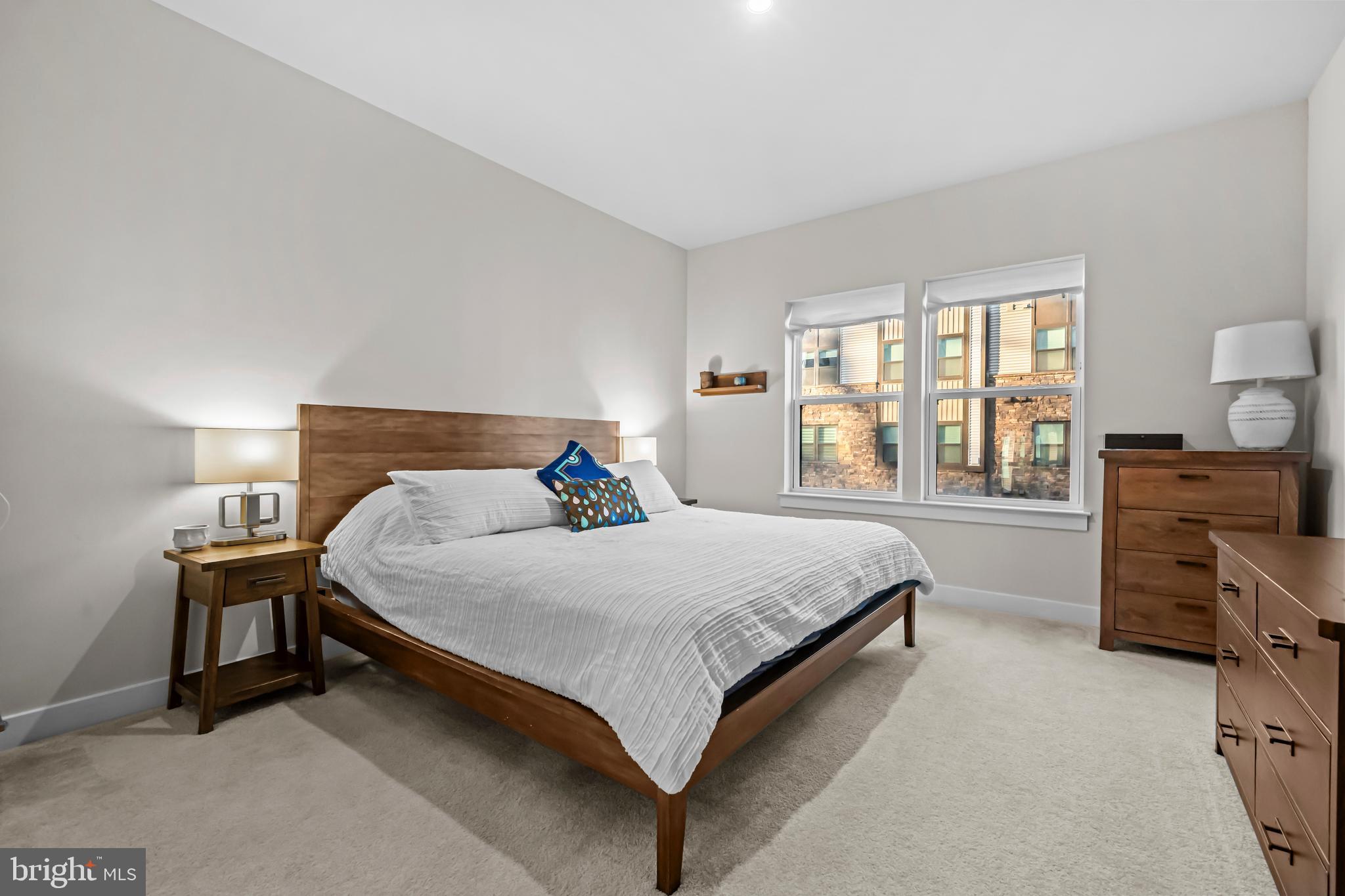 LOUDOUN VIEW CONDO FLATS - Residential