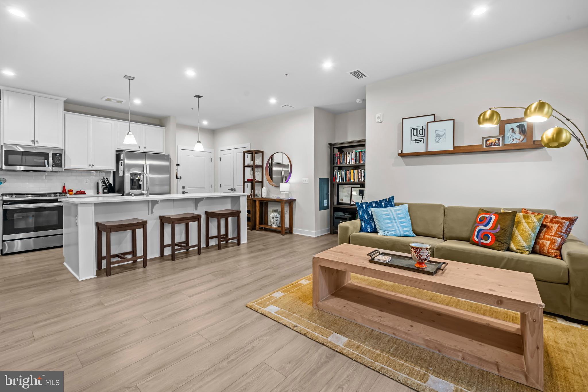 LOUDOUN VIEW CONDO FLATS - Residential