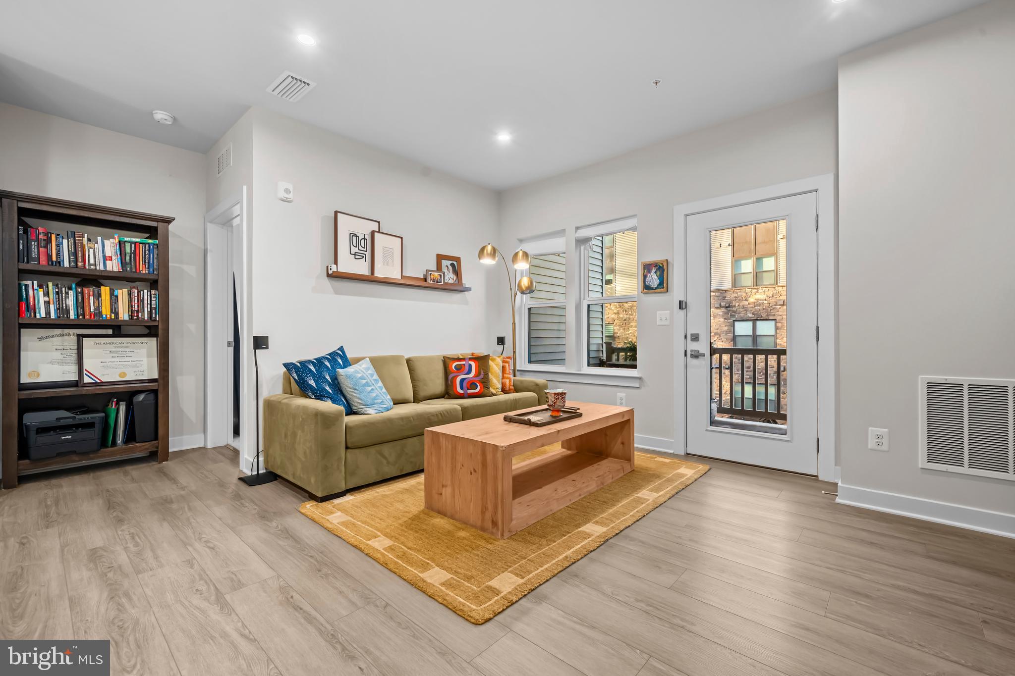 LOUDOUN VIEW CONDO FLATS - Residential