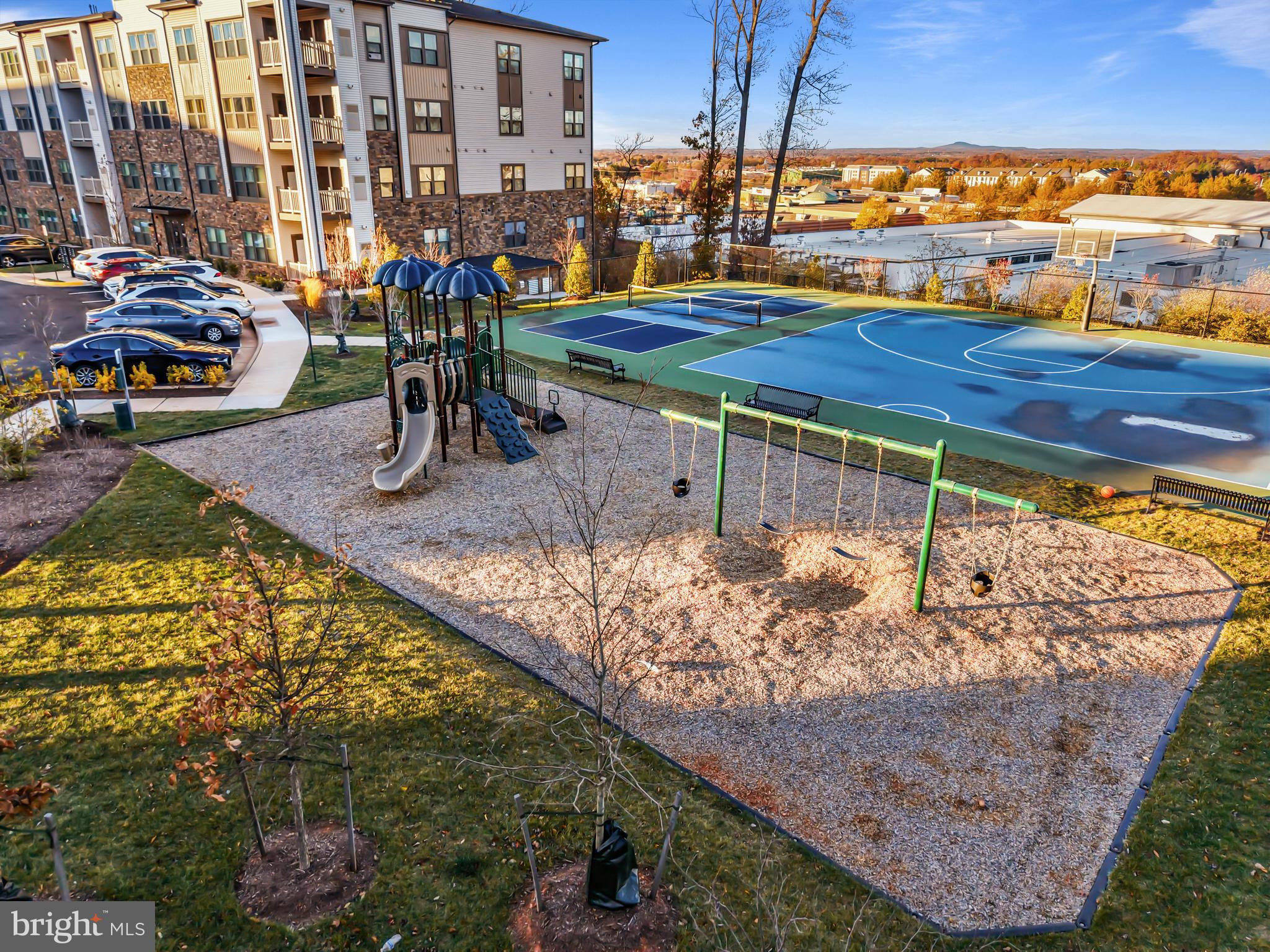 LOUDOUN VIEW CONDO FLATS - Residential