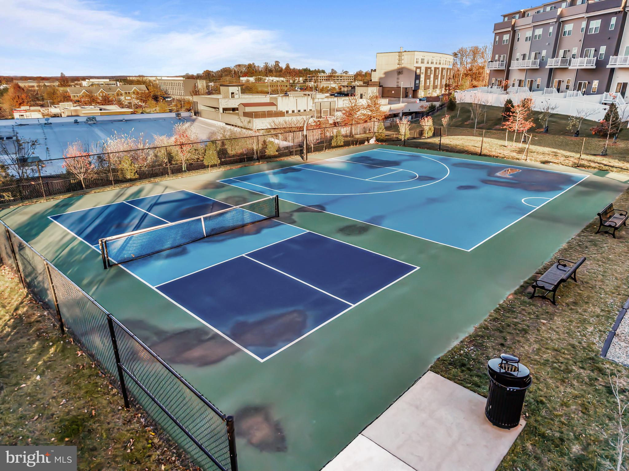 LOUDOUN VIEW CONDO FLATS - Residential