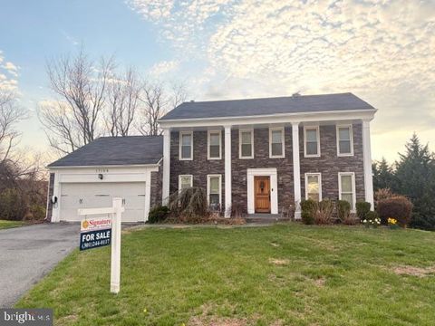 Photo of 17104 Laburnum Ct, ROCKVILLE, MD 20855 (MLS # MDMC2223332)