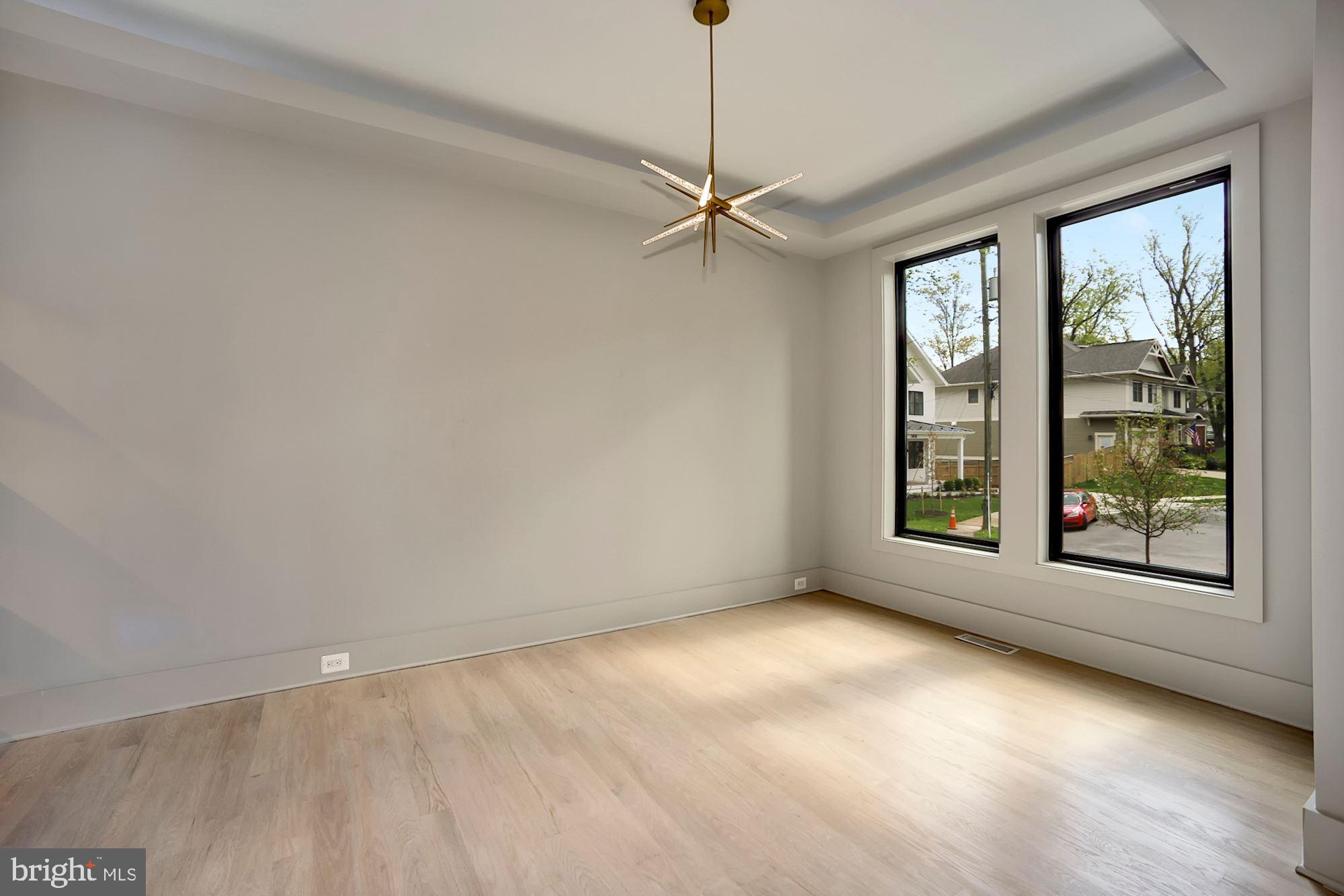 WILLIAMSBURG VILLAGE - Residential