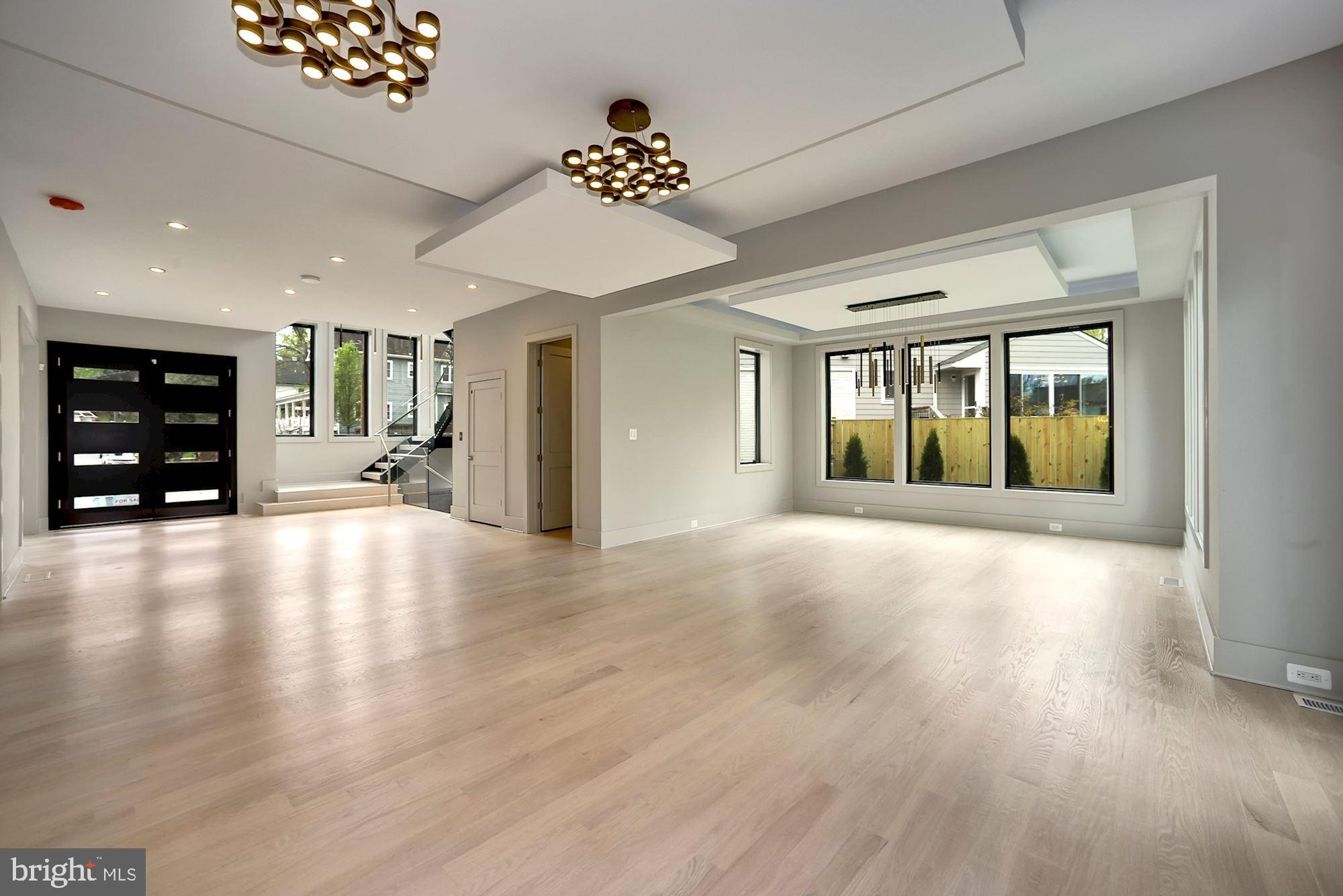 WILLIAMSBURG VILLAGE - Residential