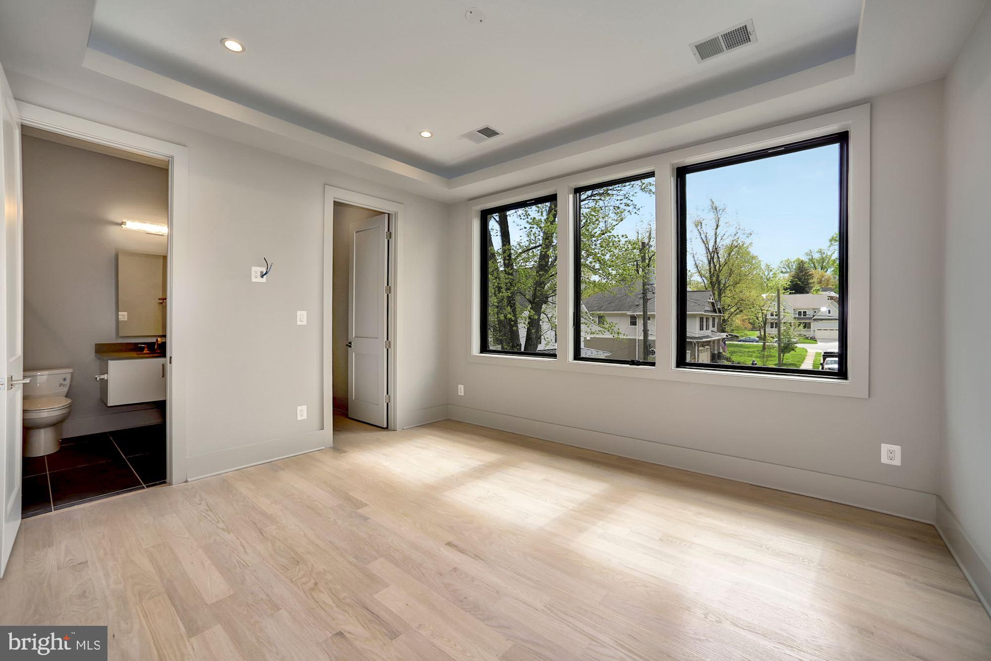 WILLIAMSBURG VILLAGE - Residential