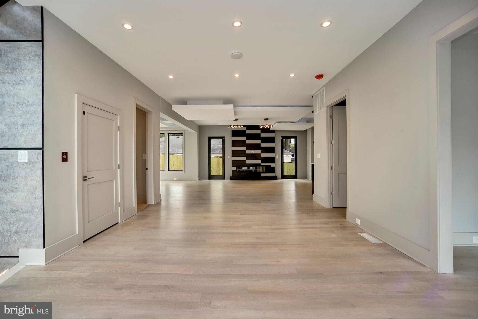 WILLIAMSBURG VILLAGE - Residential