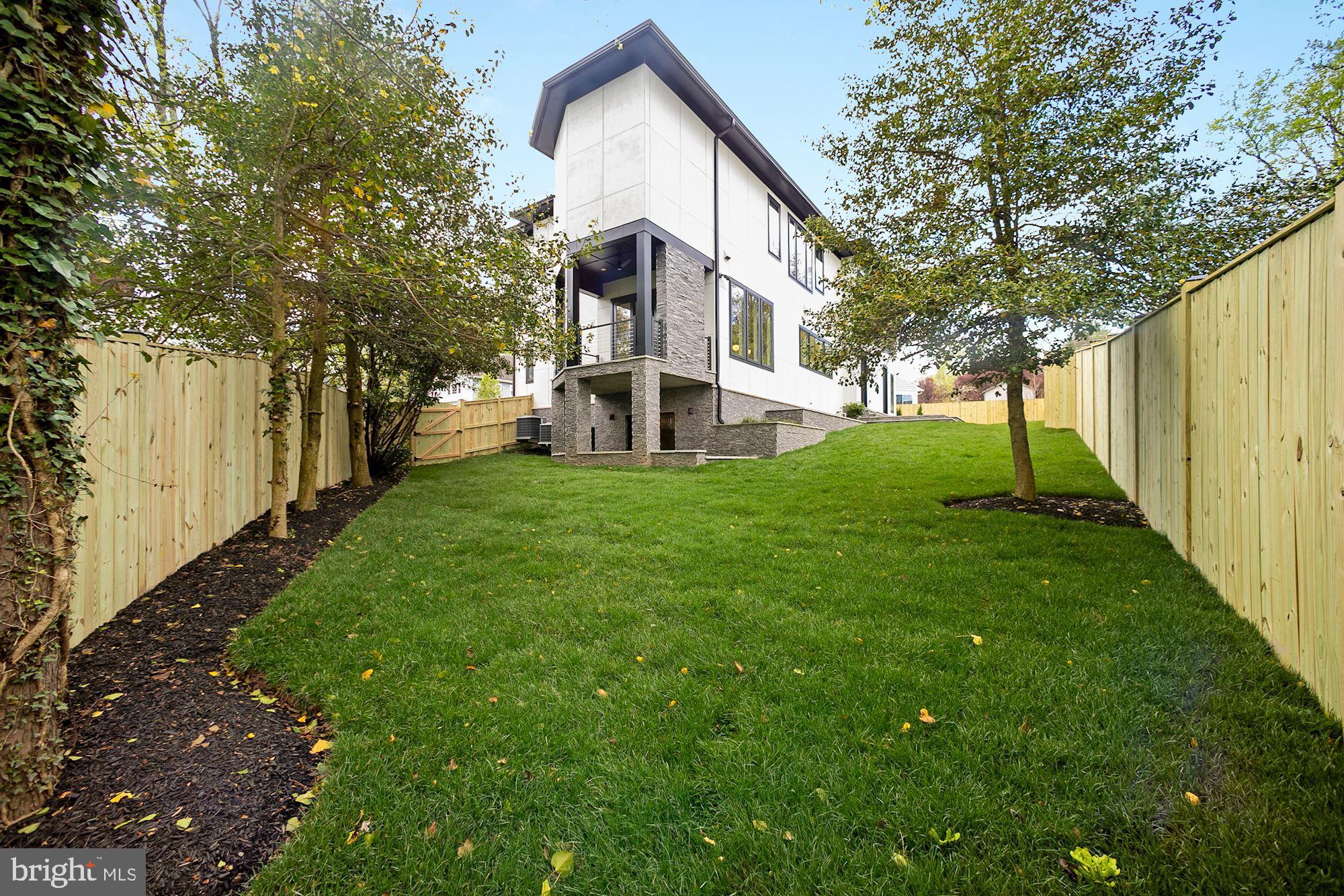 WILLIAMSBURG VILLAGE - Residential