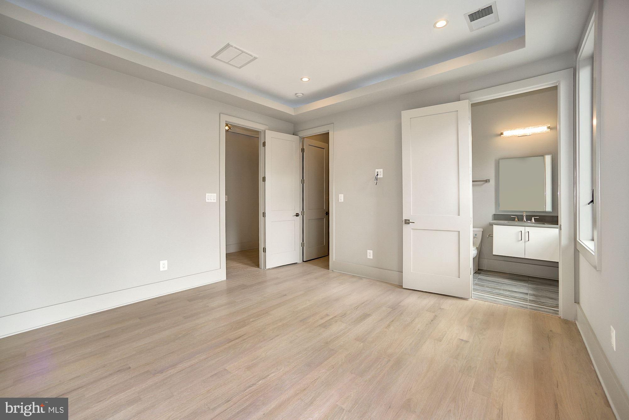 WILLIAMSBURG VILLAGE - Residential