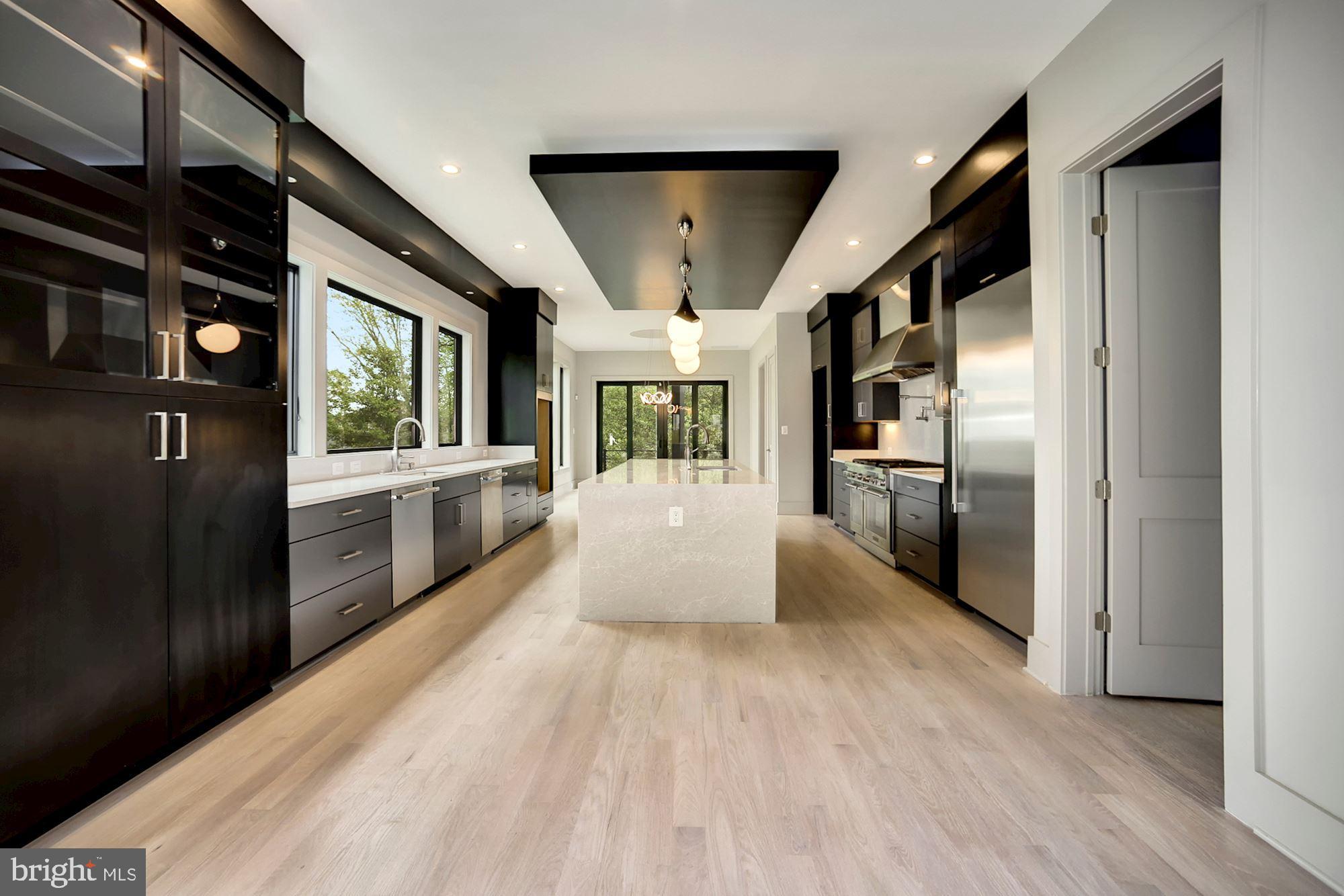 WILLIAMSBURG VILLAGE - Residential