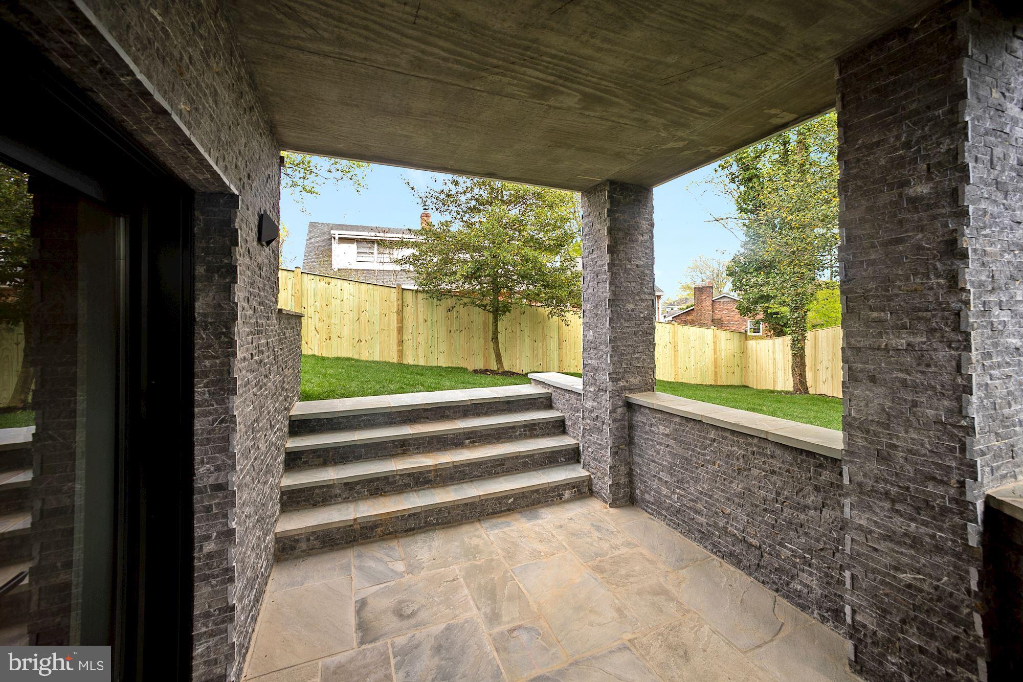 WILLIAMSBURG VILLAGE - Residential