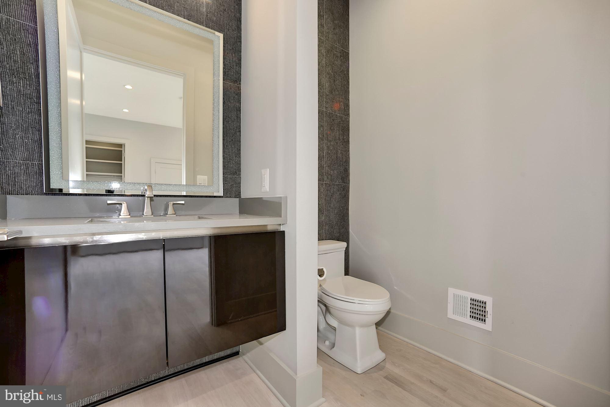 WILLIAMSBURG VILLAGE - Residential