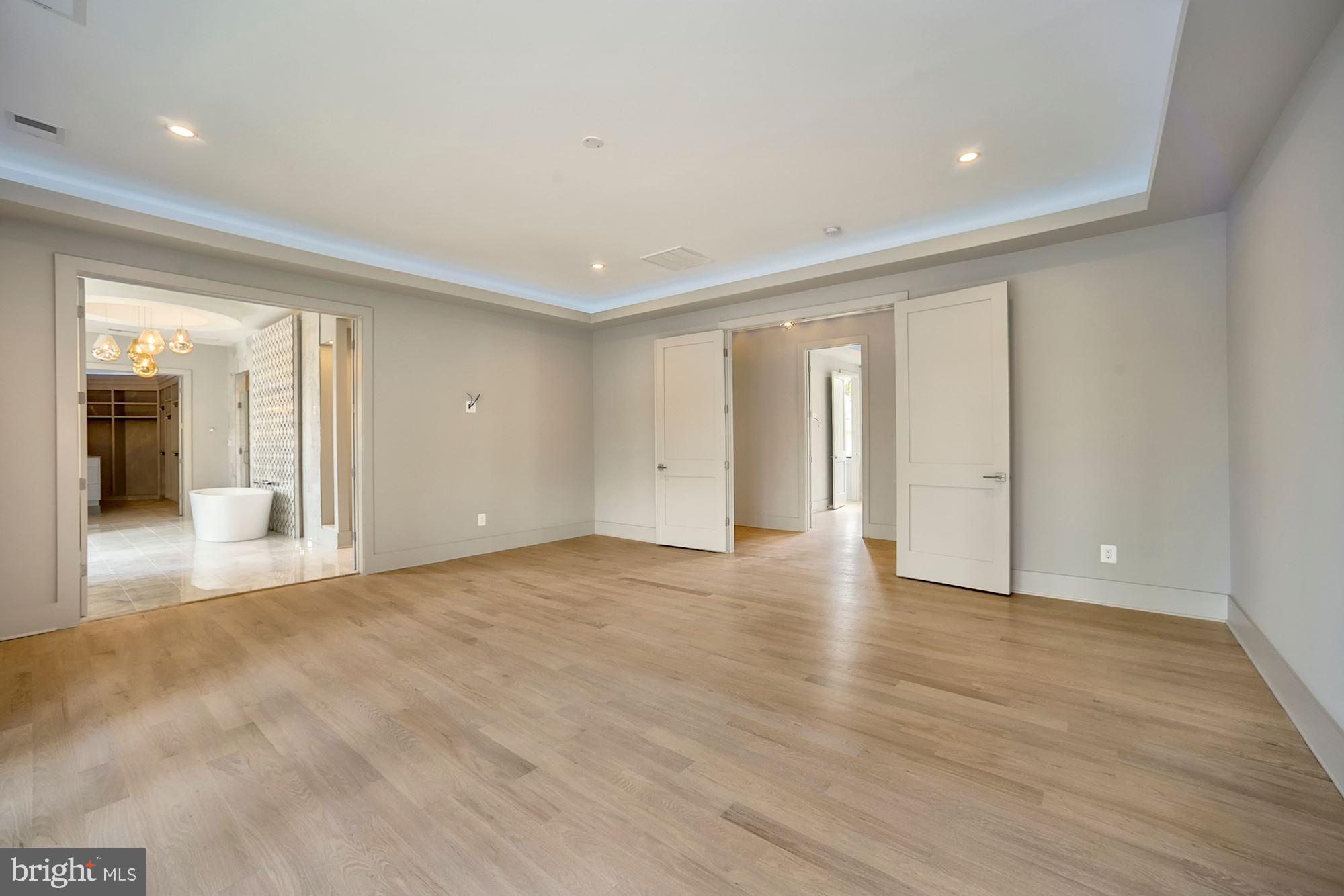 WILLIAMSBURG VILLAGE - Residential