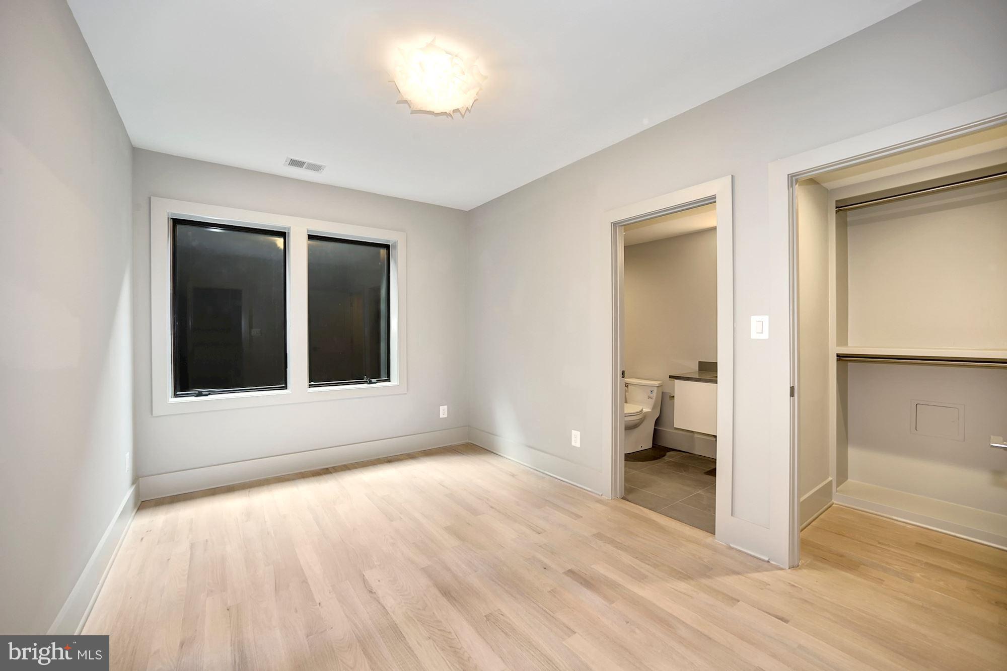 WILLIAMSBURG VILLAGE - Residential