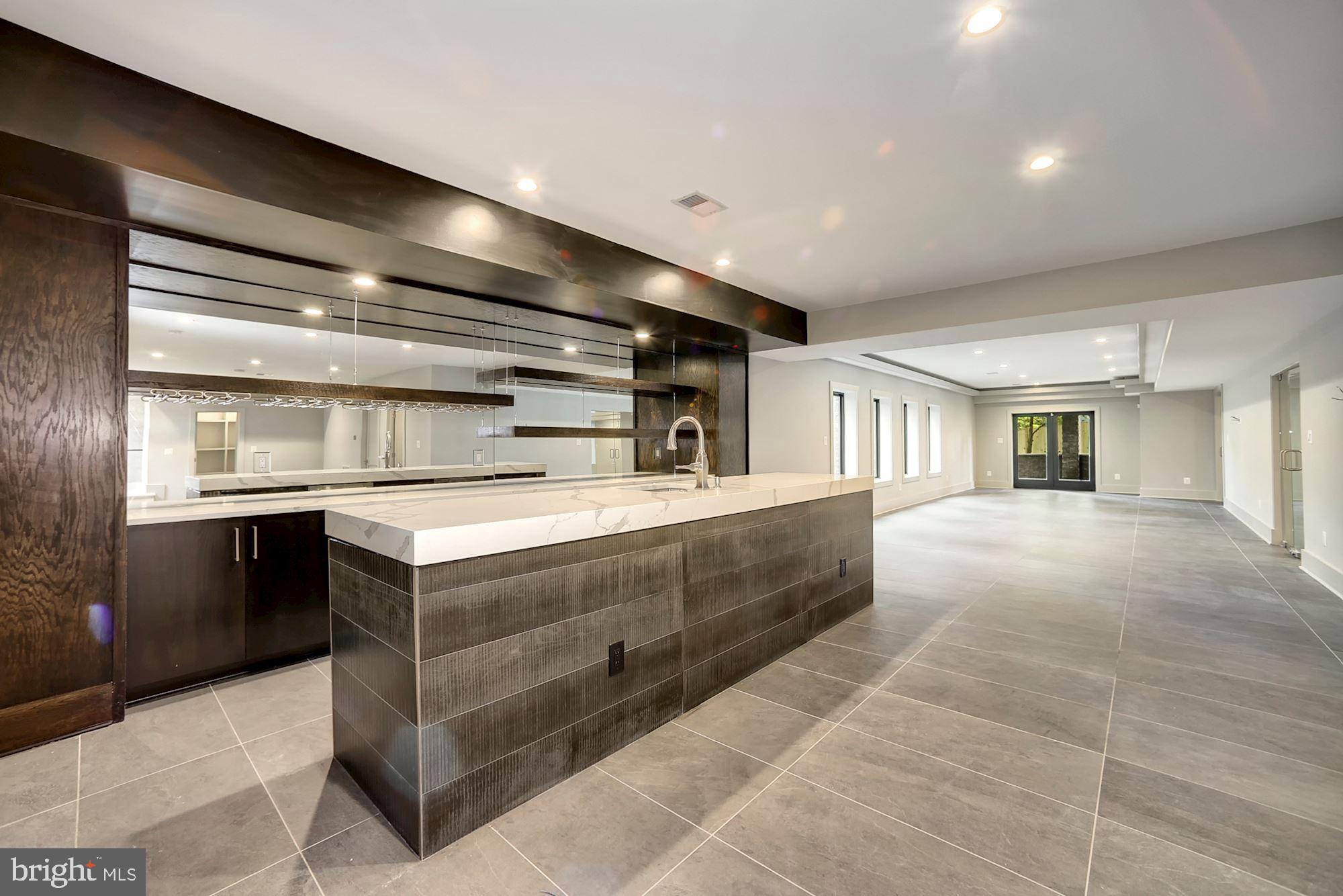 WILLIAMSBURG VILLAGE - Residential