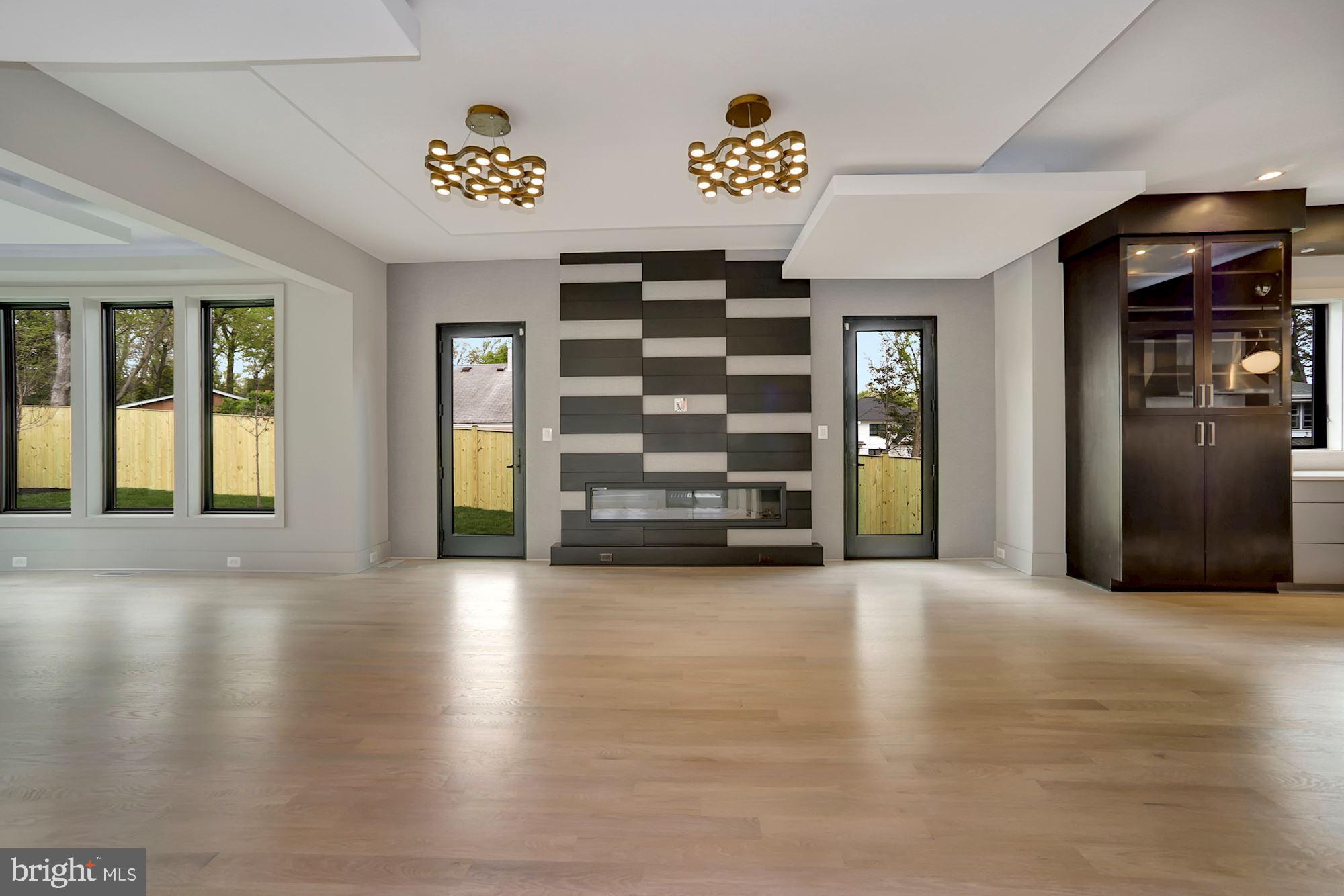 WILLIAMSBURG VILLAGE - Residential