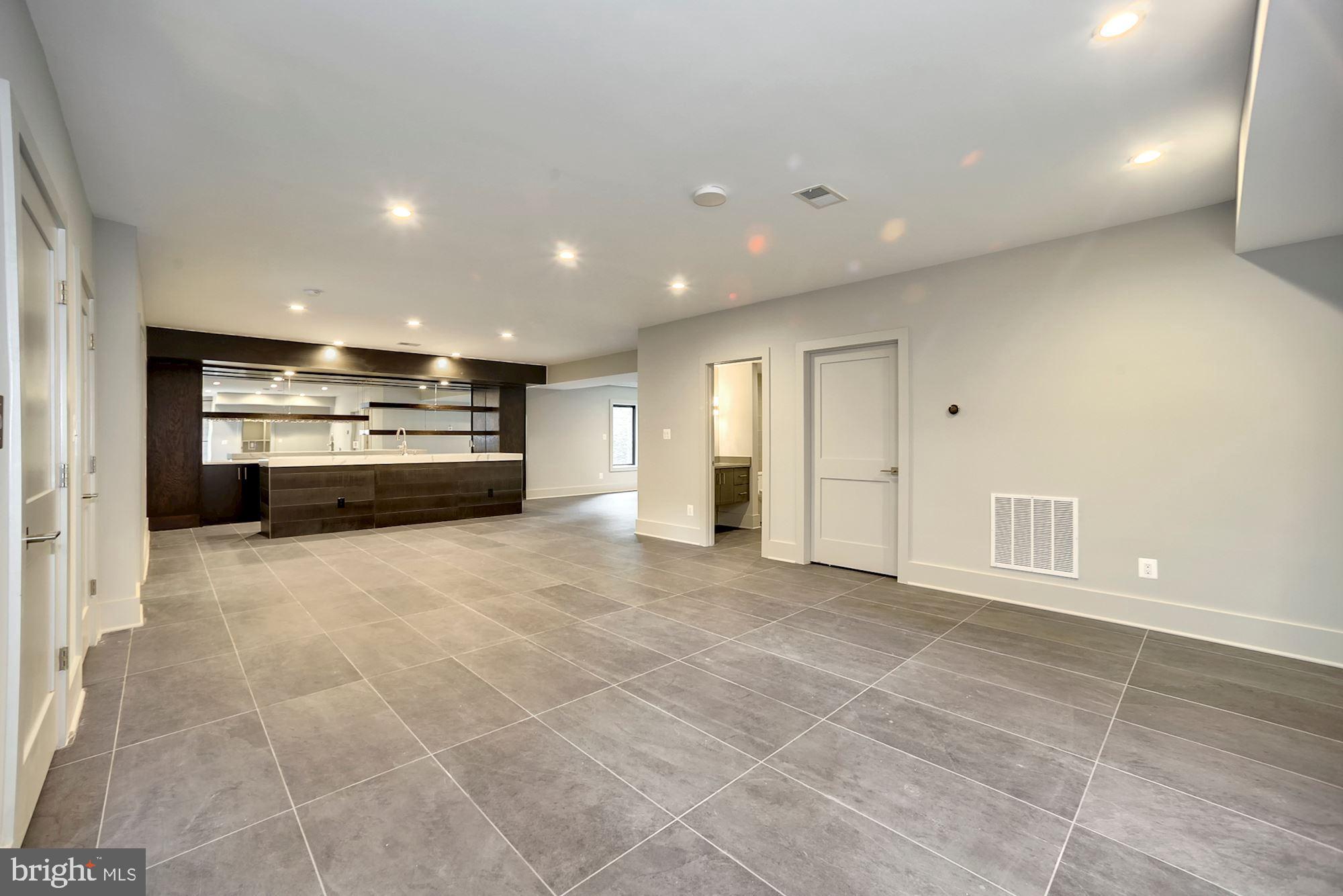 WILLIAMSBURG VILLAGE - Residential