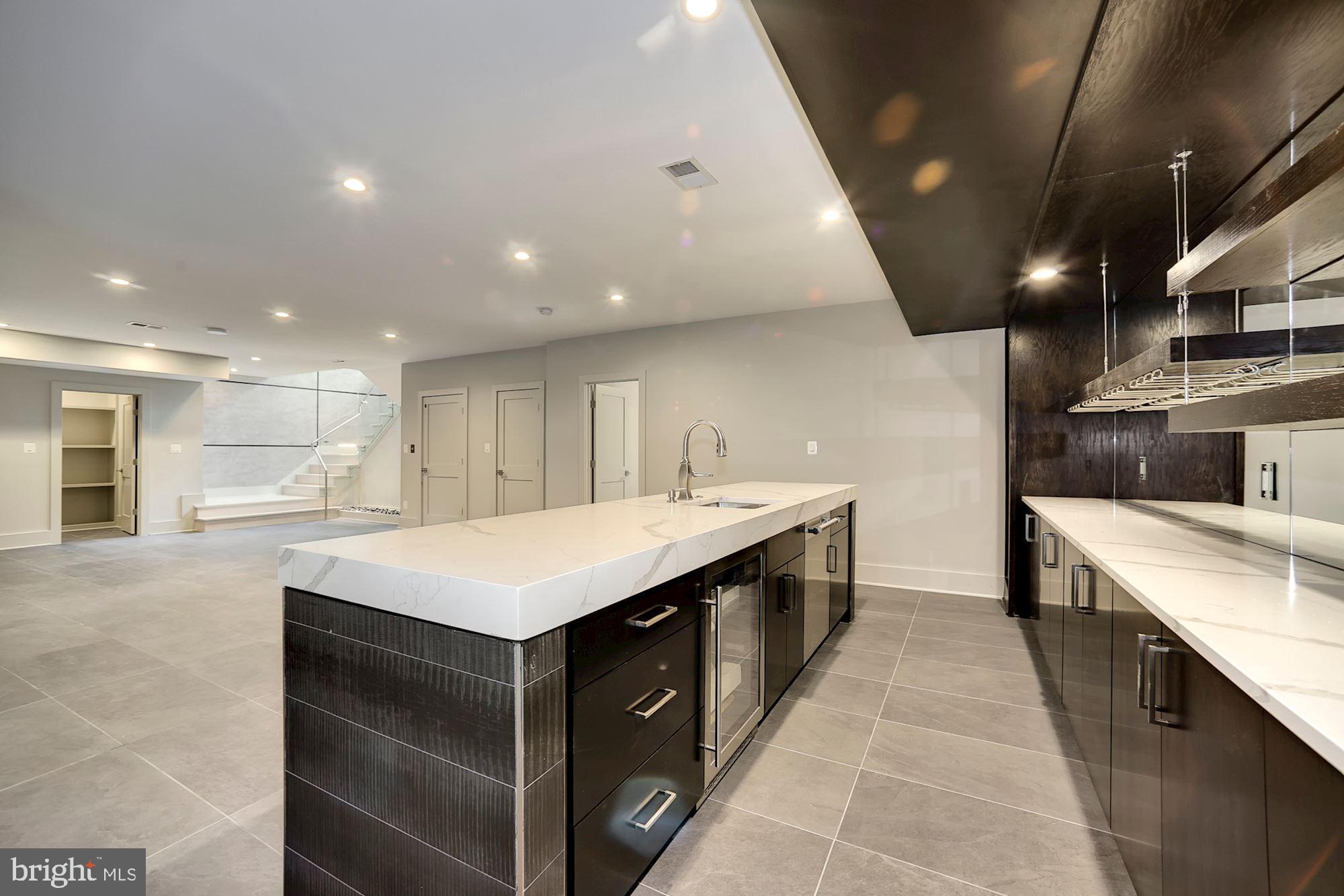 WILLIAMSBURG VILLAGE - Residential