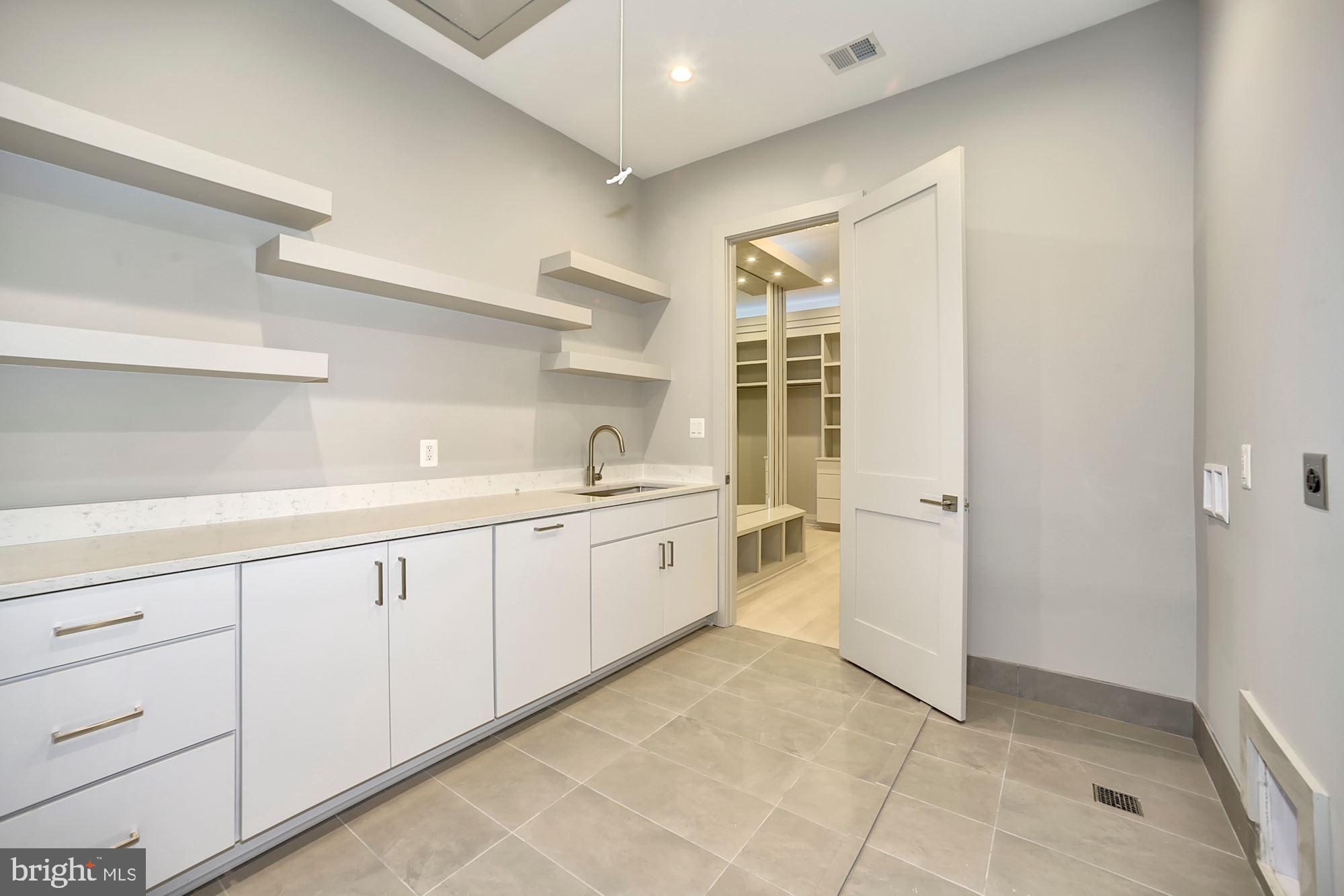 WILLIAMSBURG VILLAGE - Residential