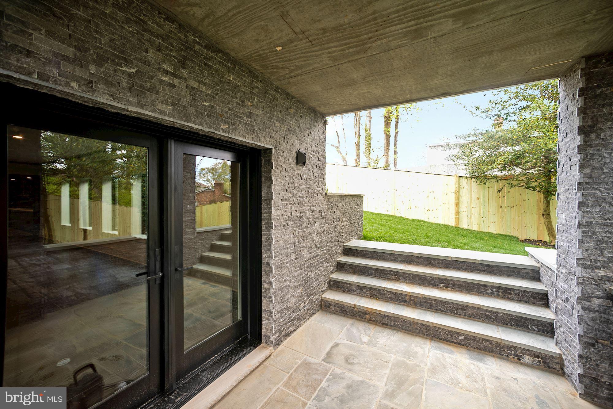 WILLIAMSBURG VILLAGE - Residential