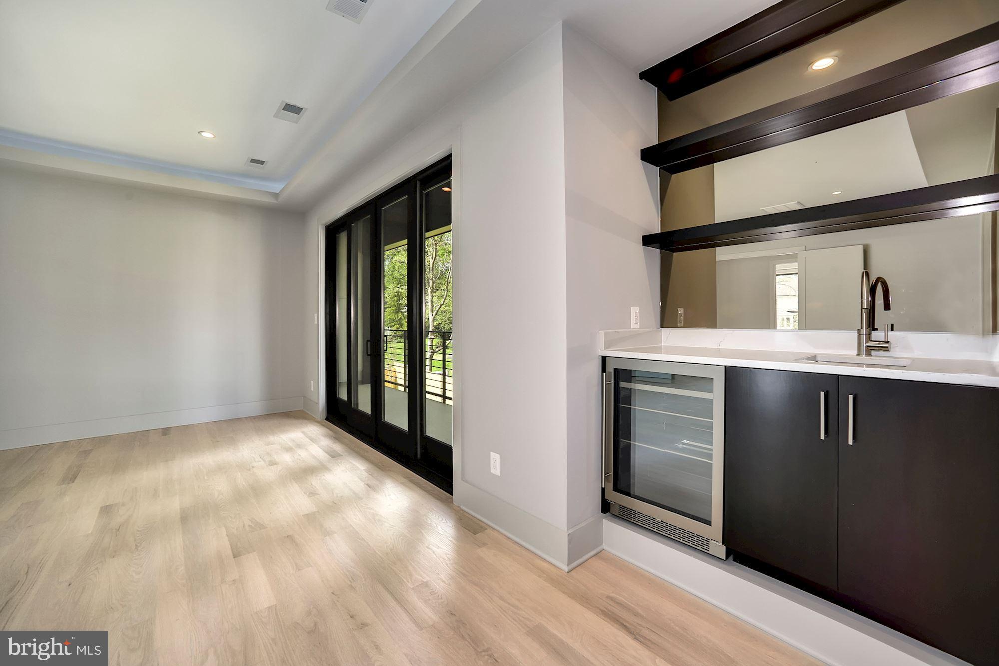 WILLIAMSBURG VILLAGE - Residential