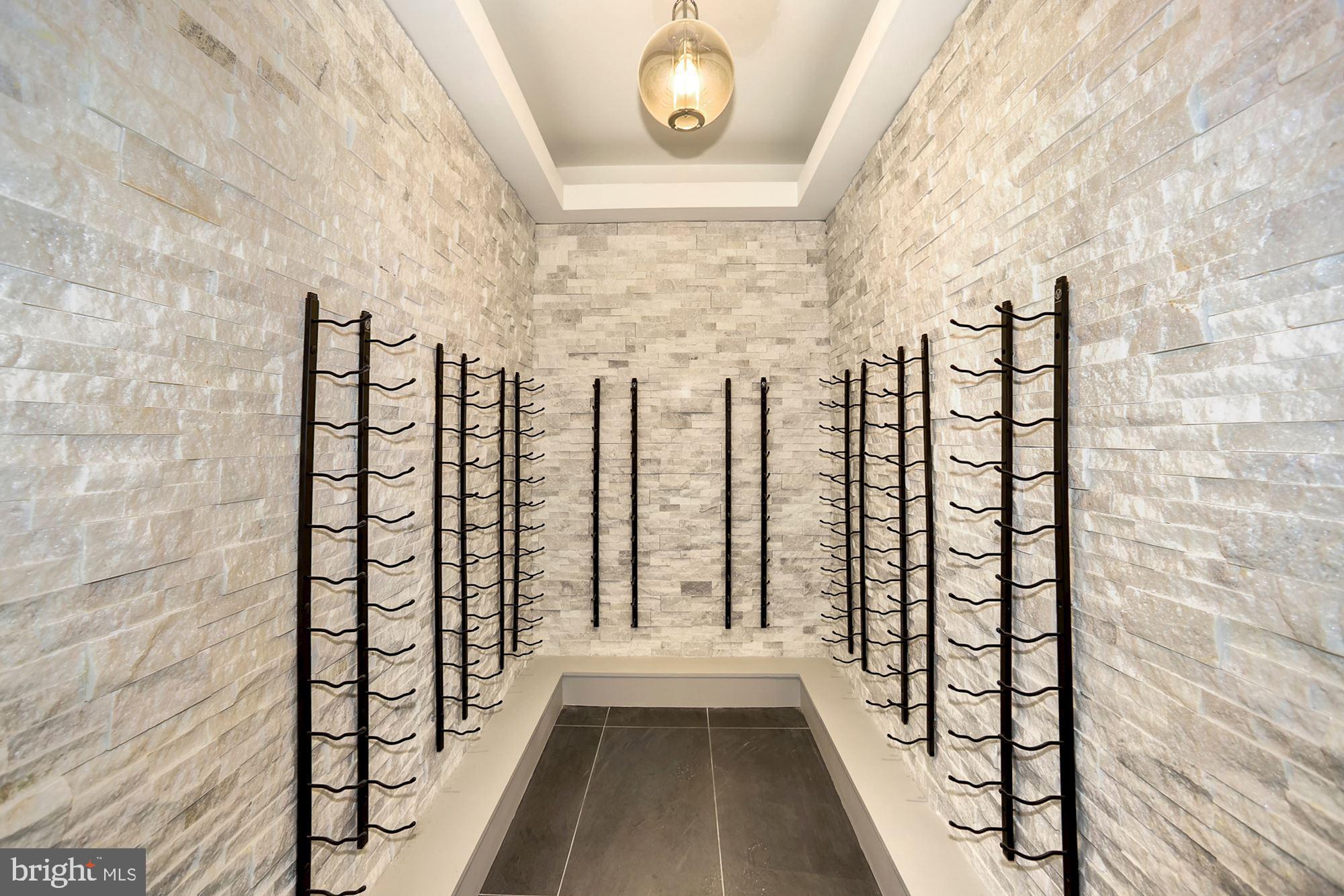 WILLIAMSBURG VILLAGE - Residential