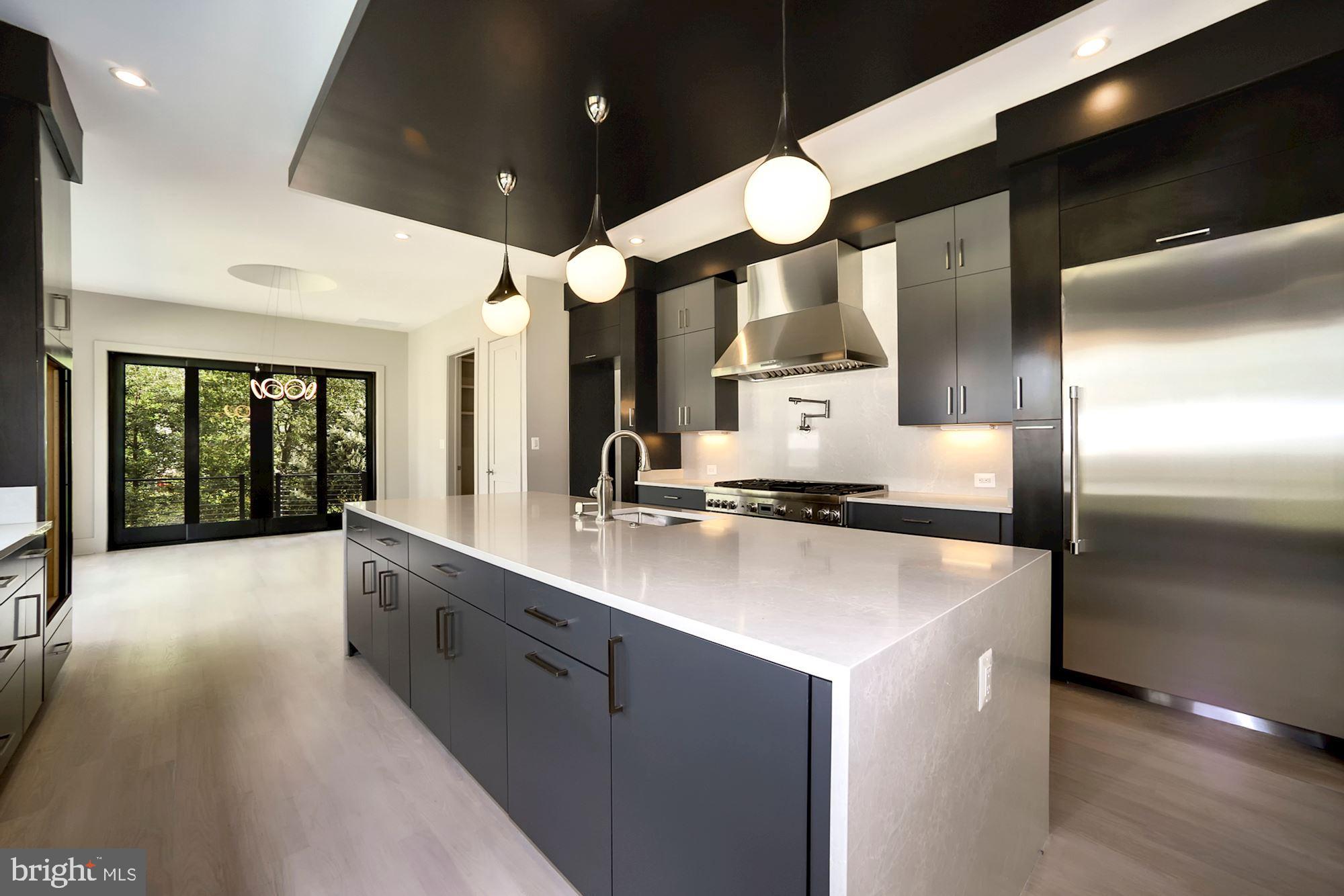 WILLIAMSBURG VILLAGE - Residential