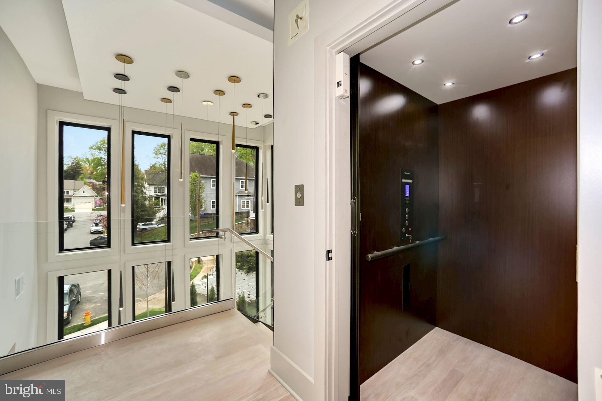 WILLIAMSBURG VILLAGE - Residential