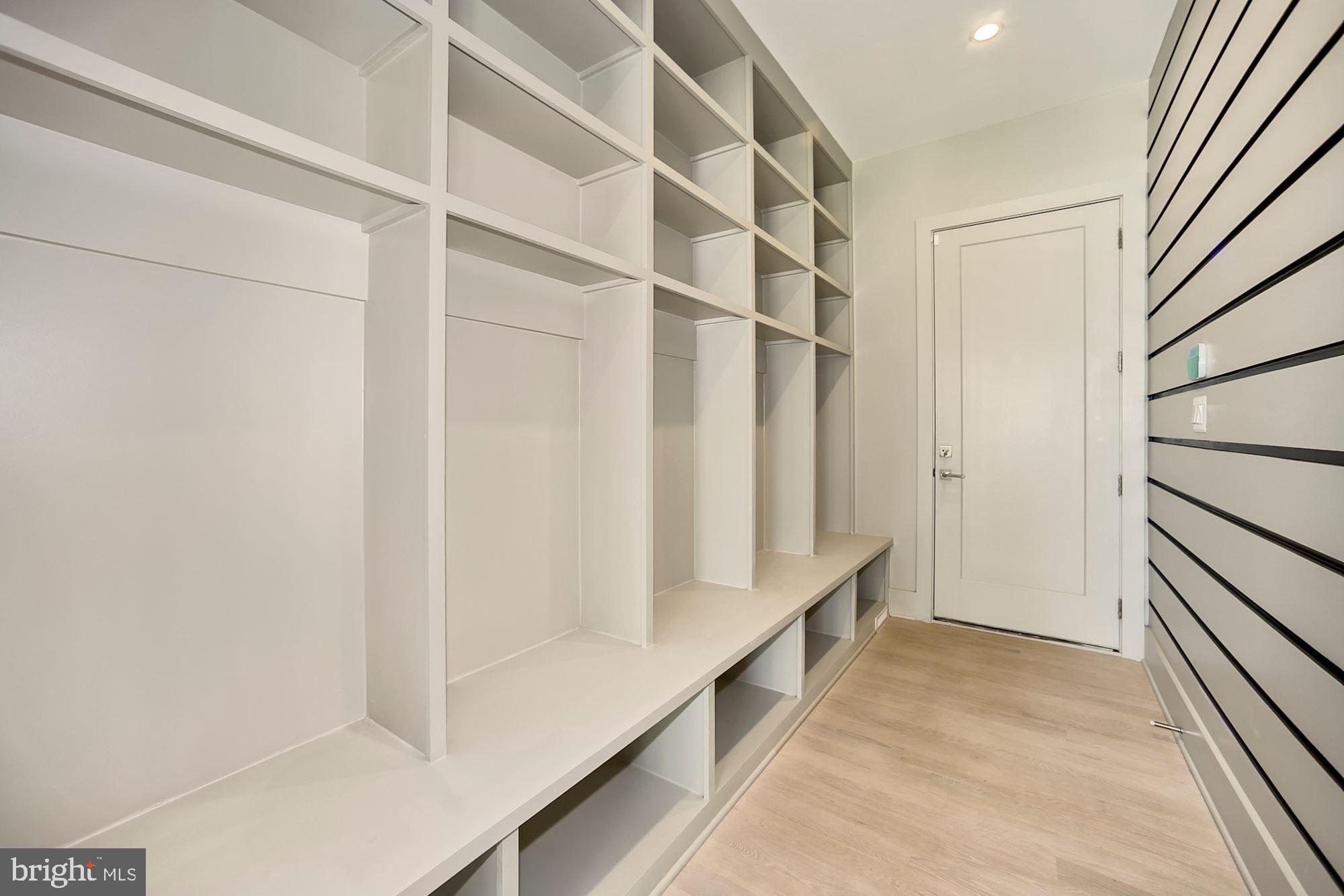 WILLIAMSBURG VILLAGE - Residential