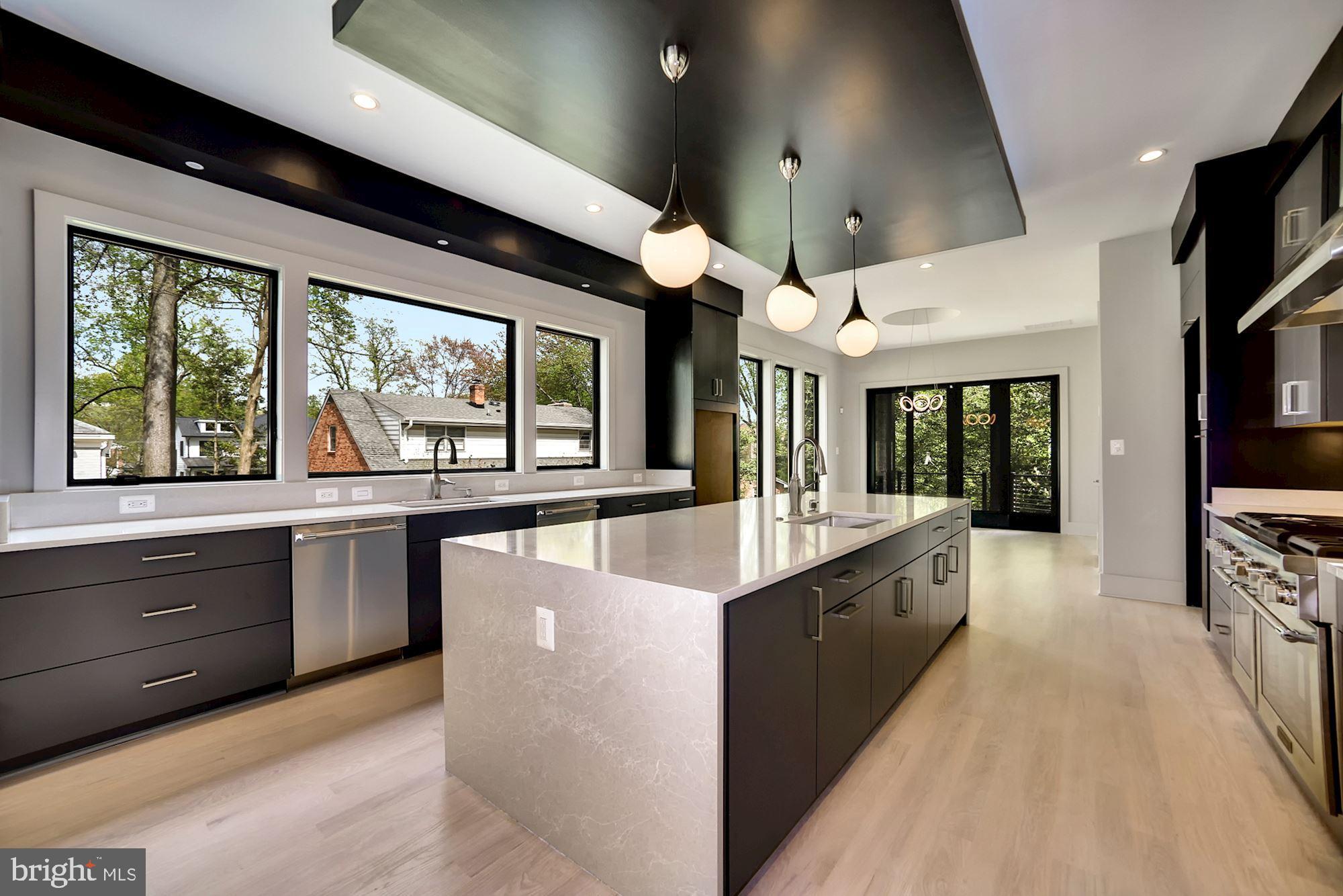 WILLIAMSBURG VILLAGE - Residential