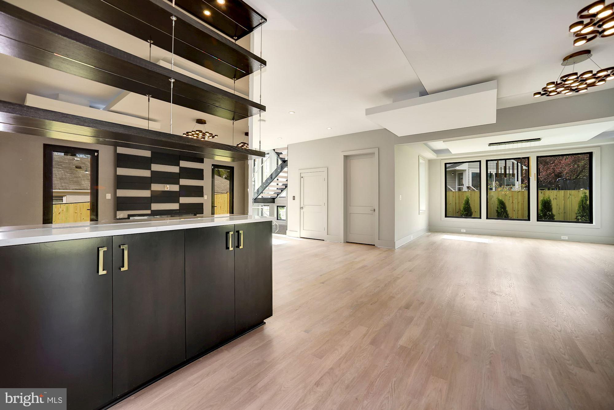 WILLIAMSBURG VILLAGE - Residential