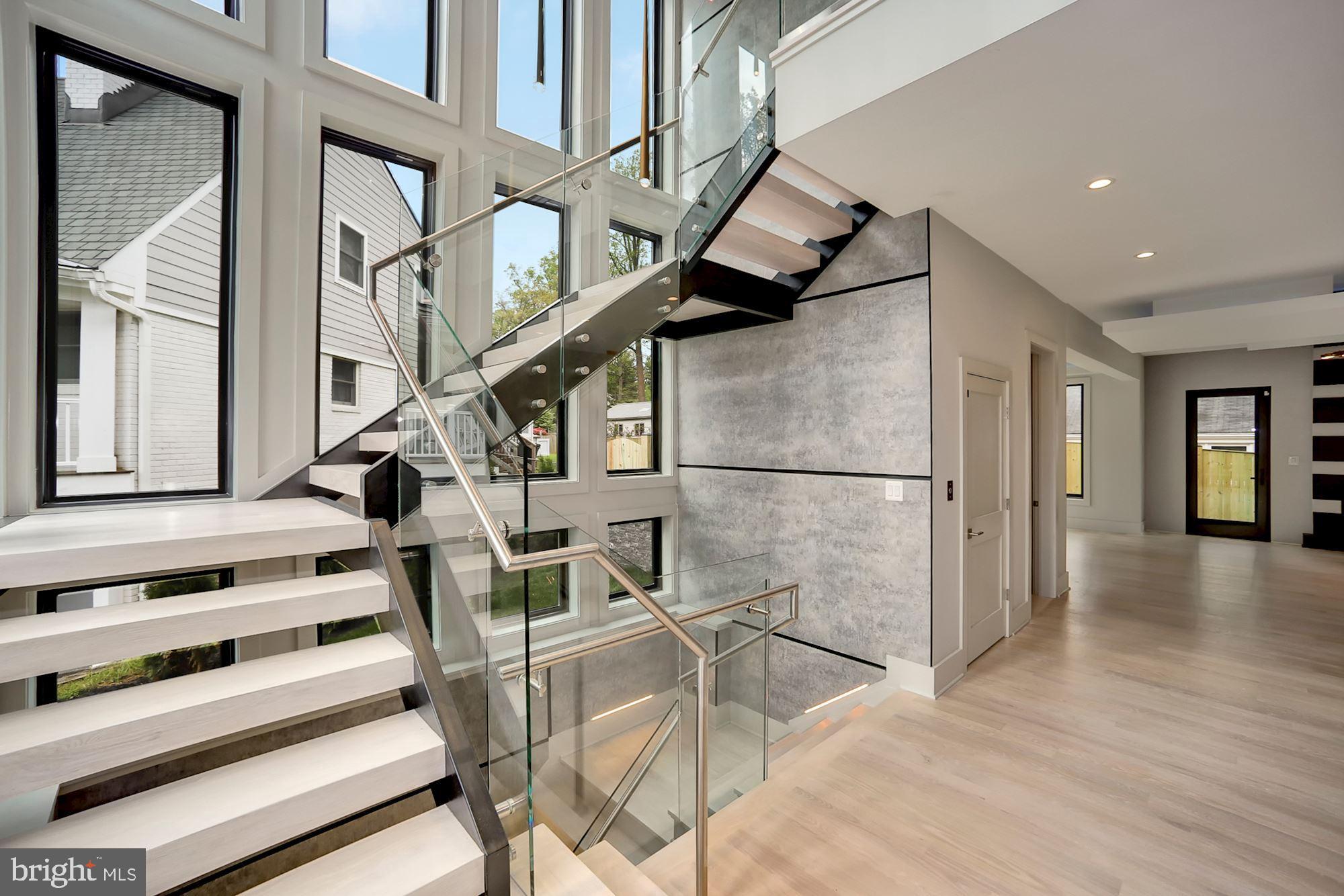 WILLIAMSBURG VILLAGE - Residential