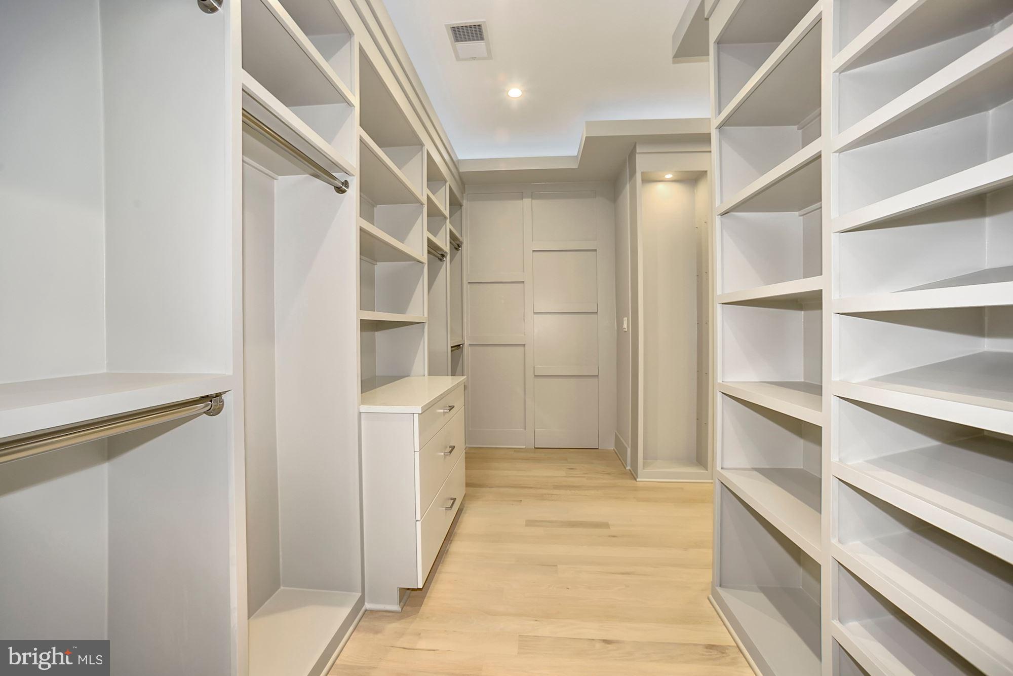 WILLIAMSBURG VILLAGE - Residential