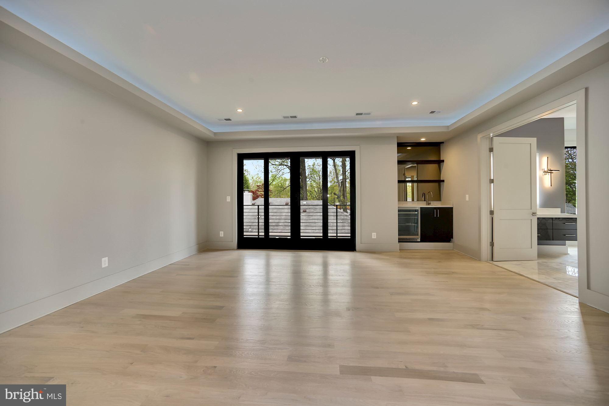 WILLIAMSBURG VILLAGE - Residential