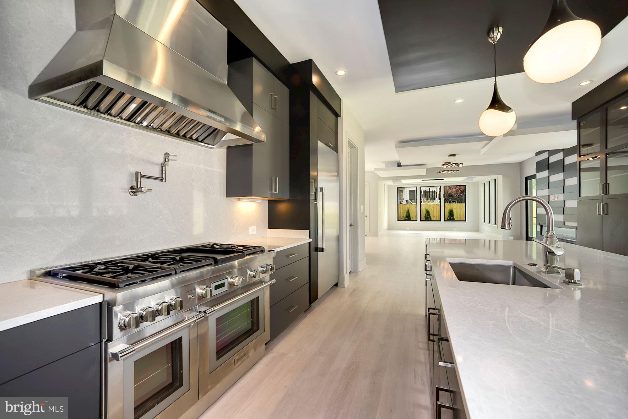 WILLIAMSBURG VILLAGE - Residential