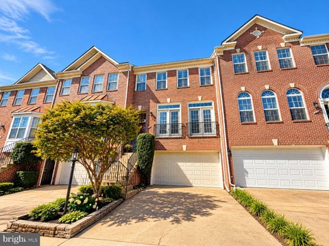 Photo of 5264 Cozy Glen Lane, ALEXANDRIA, VA 22312 (MLS # VAFX2343010)