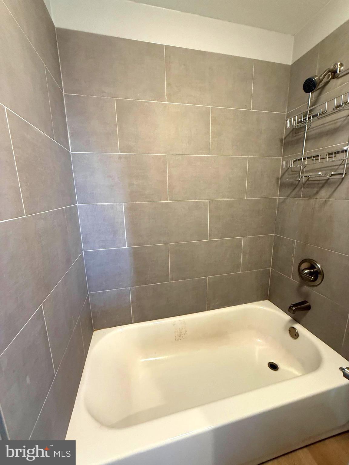 EAST FALLS - Residential Lease