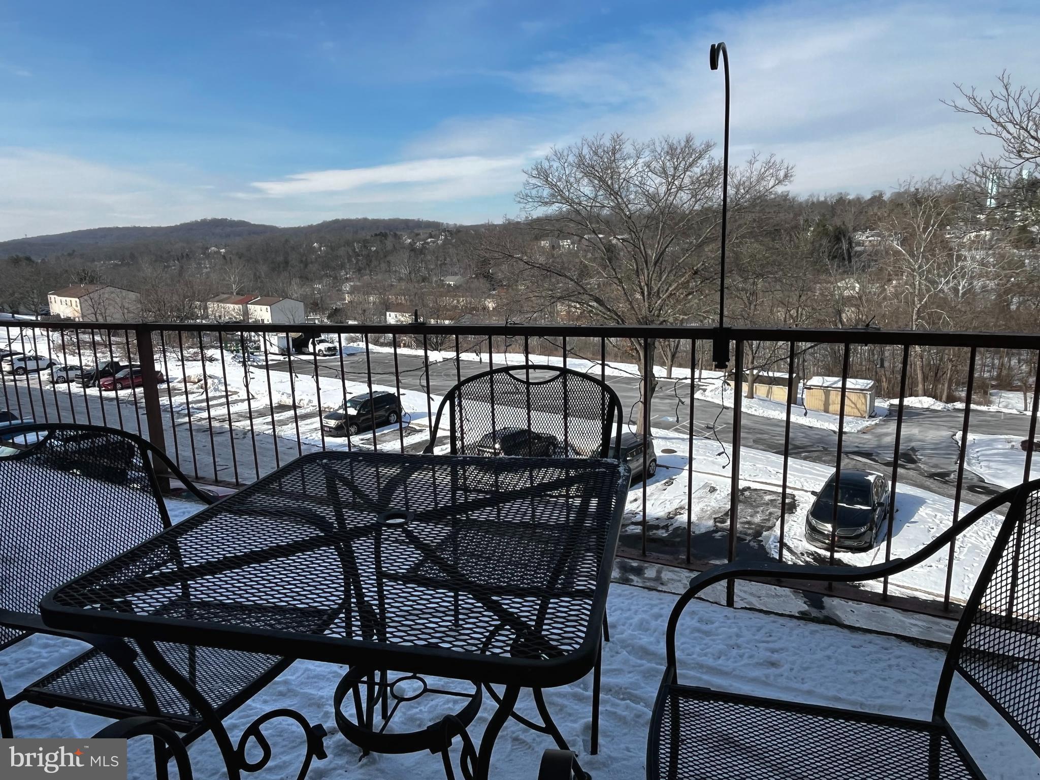 SPRING MOUNT SUMMI - Residential