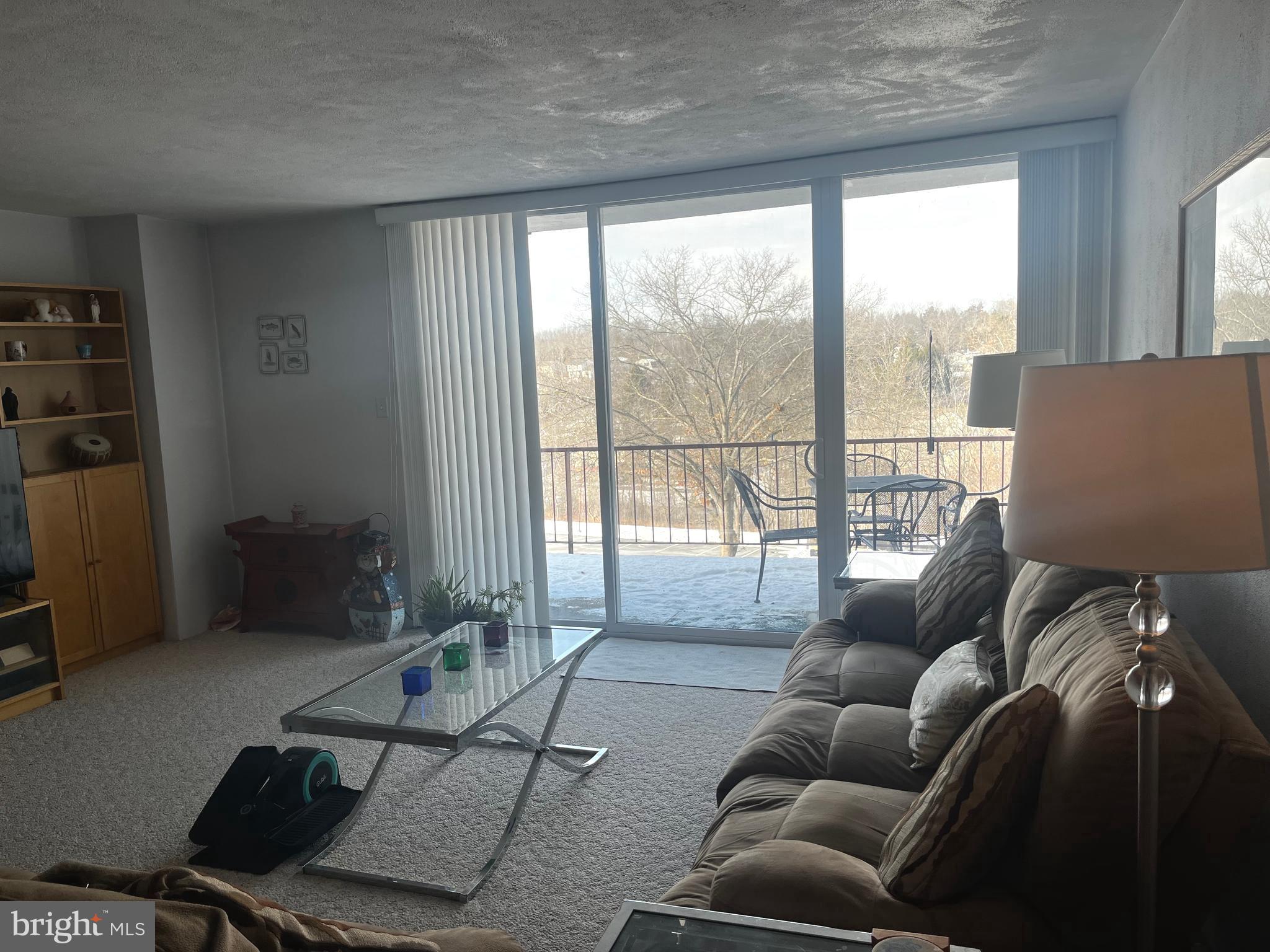 SPRING MOUNT SUMMI - Residential