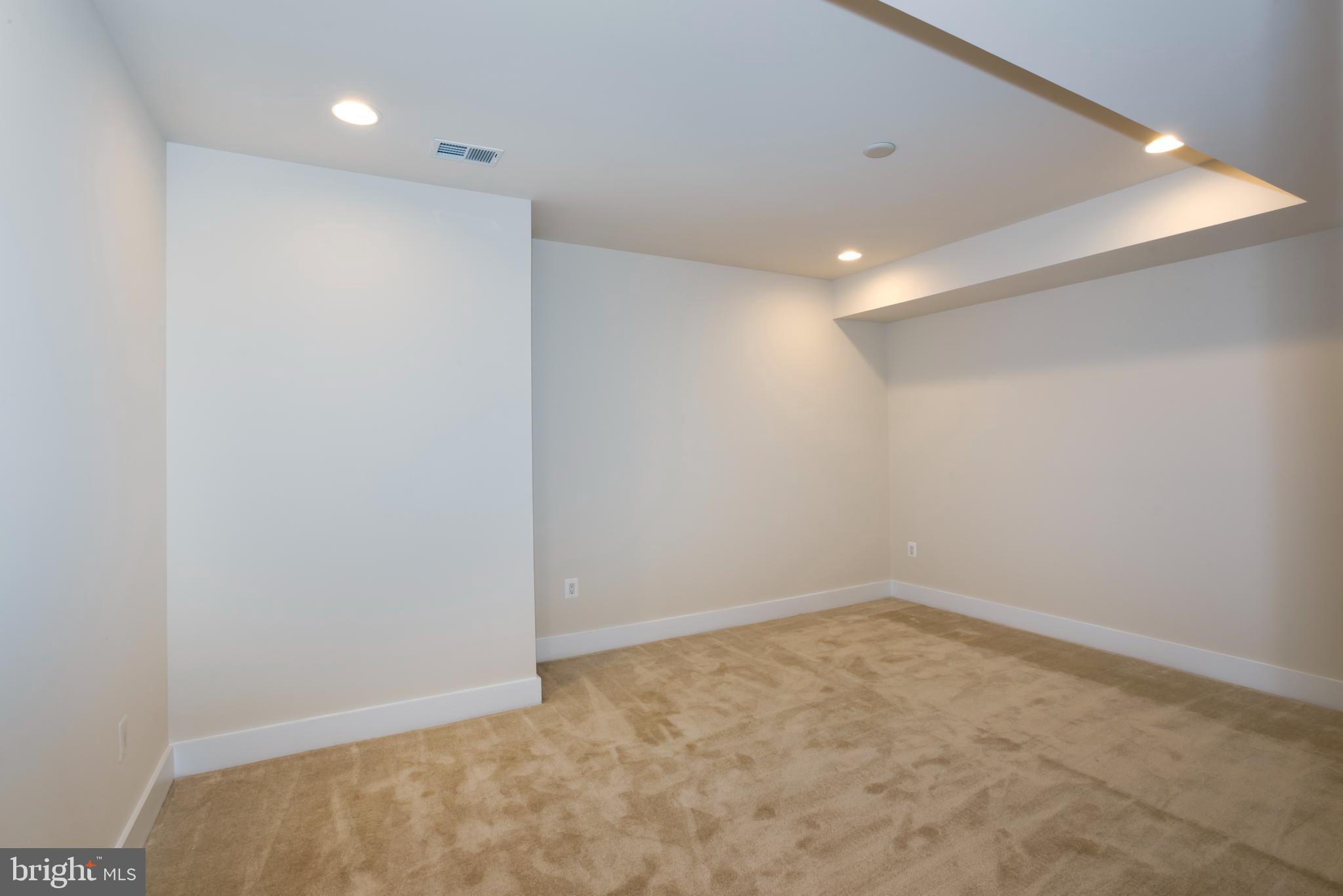 SOUTHERN OAKS - Residential