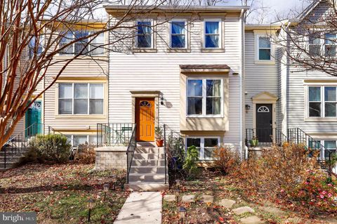 Photo of 24 Kinsman View Circle, SILVER SPRING, MD 20901 (MLS # MDMC2209260)