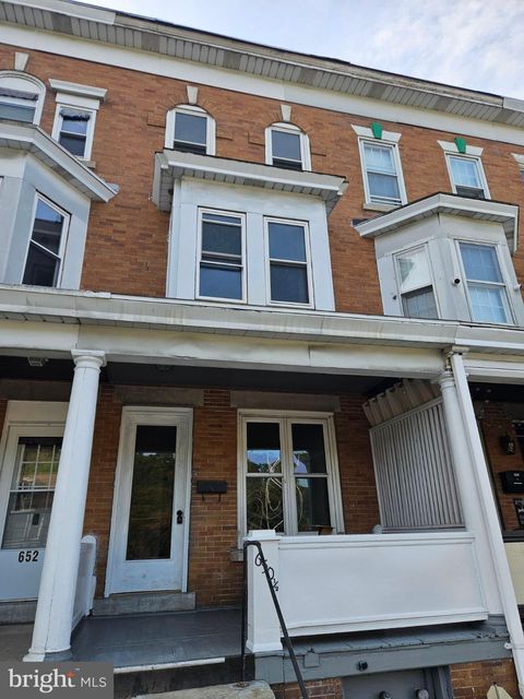 Townhouse For Sale - 650 1/2 E Broad Street<br/> TAMAQUA, PA 18252