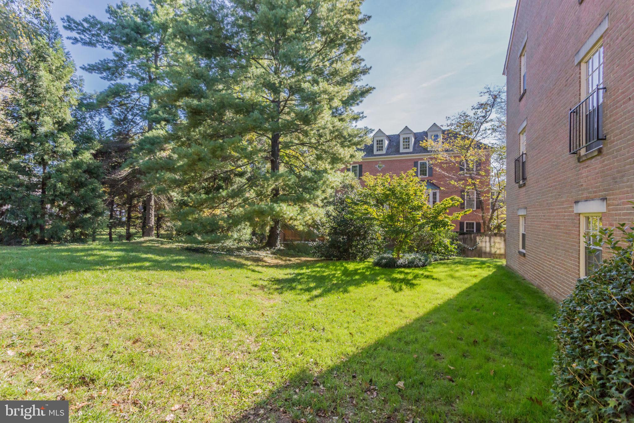 MCLEAN MEWS - Residential Lease