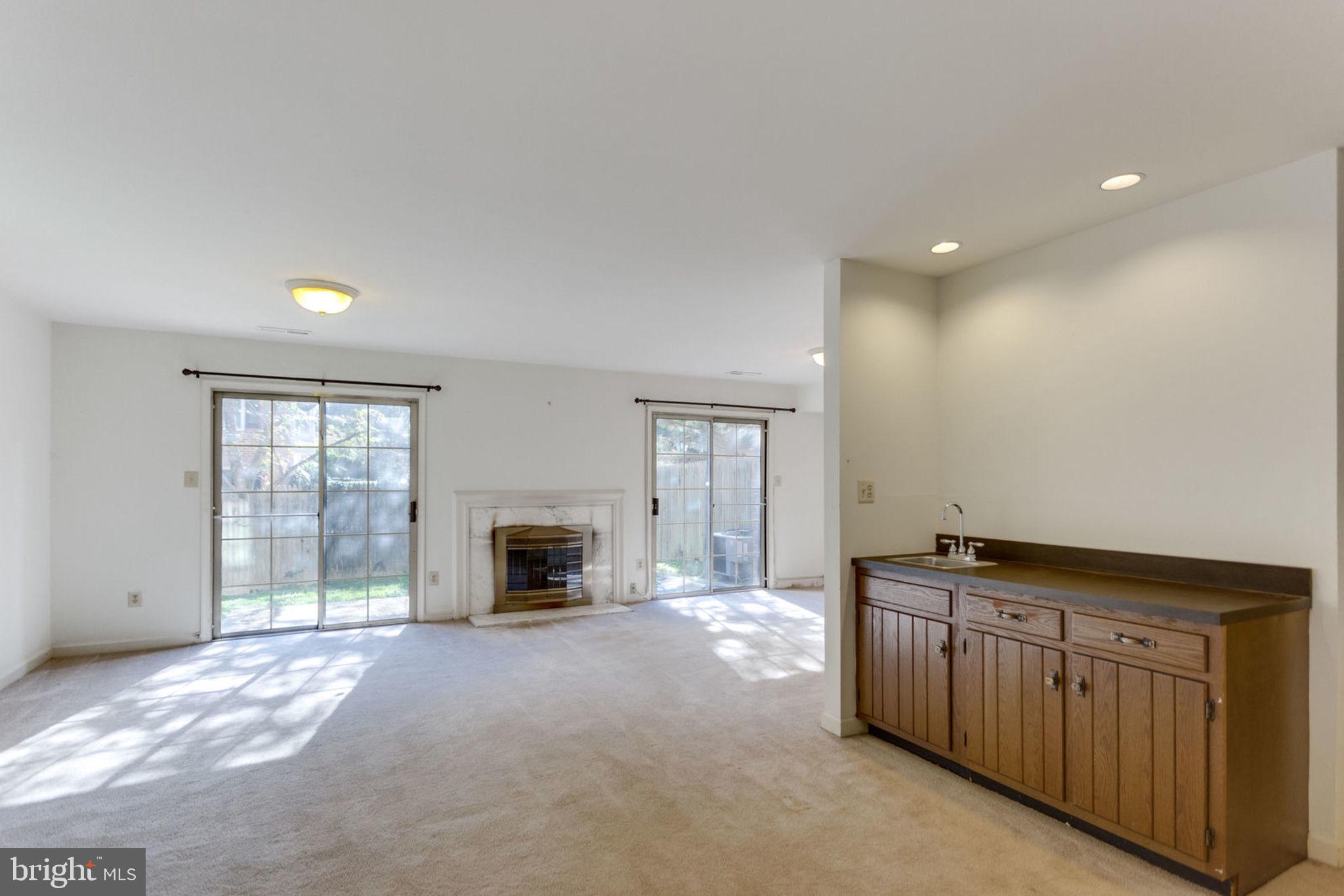 MCLEAN MEWS - Residential Lease