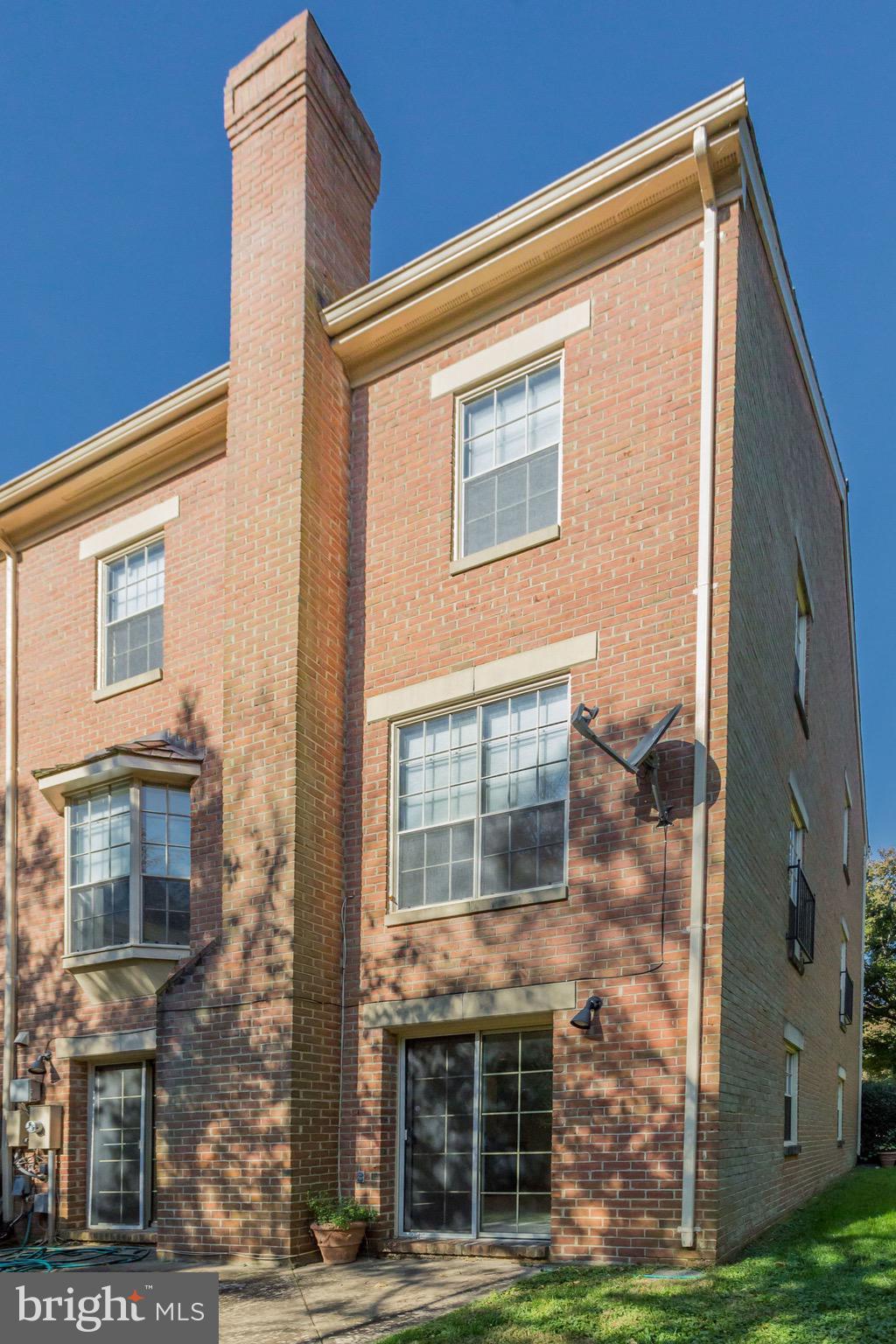 MCLEAN MEWS - Residential Lease