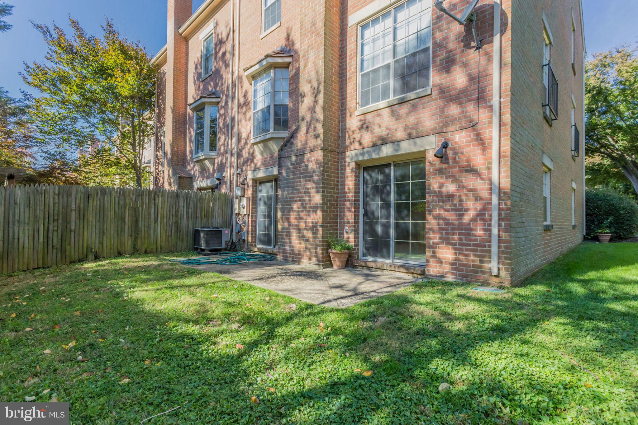 MCLEAN MEWS - Residential Lease