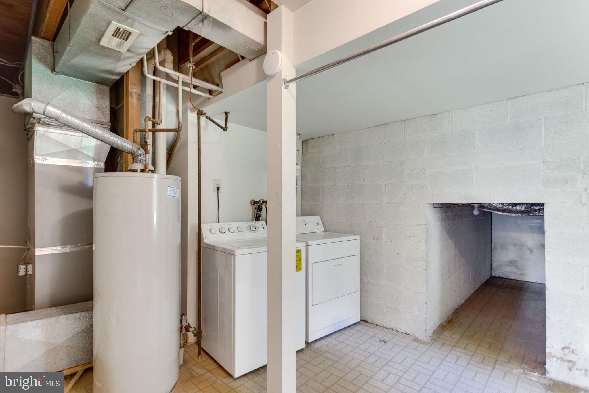 MCLEAN MEWS - Residential Lease